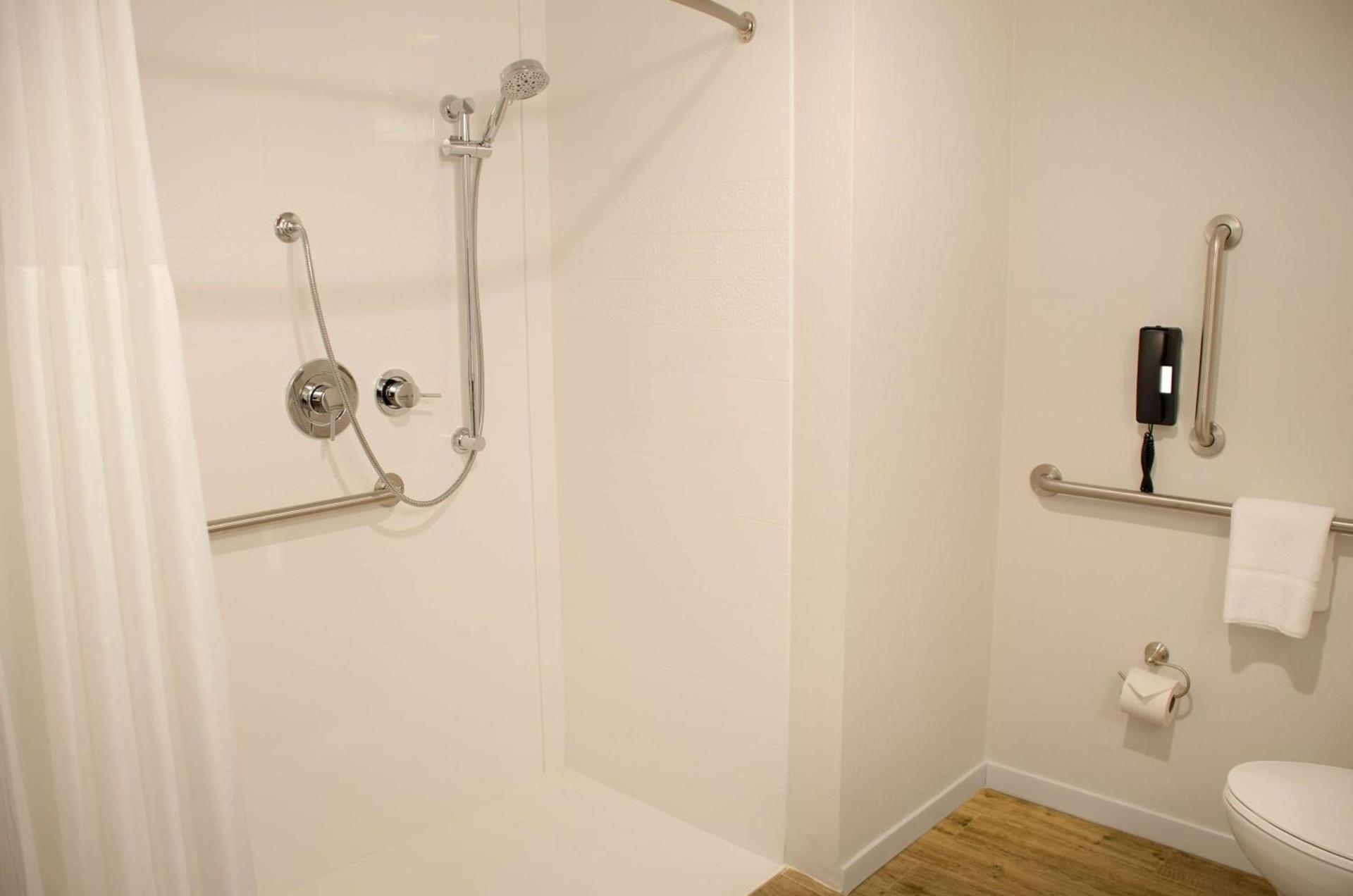 Hampton Inn Lebanon photo 21