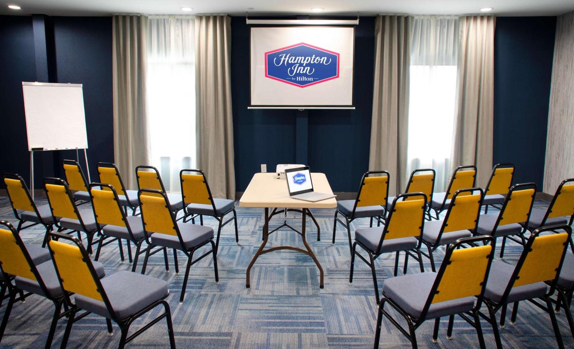 Hampton Inn Lebanon photo 26