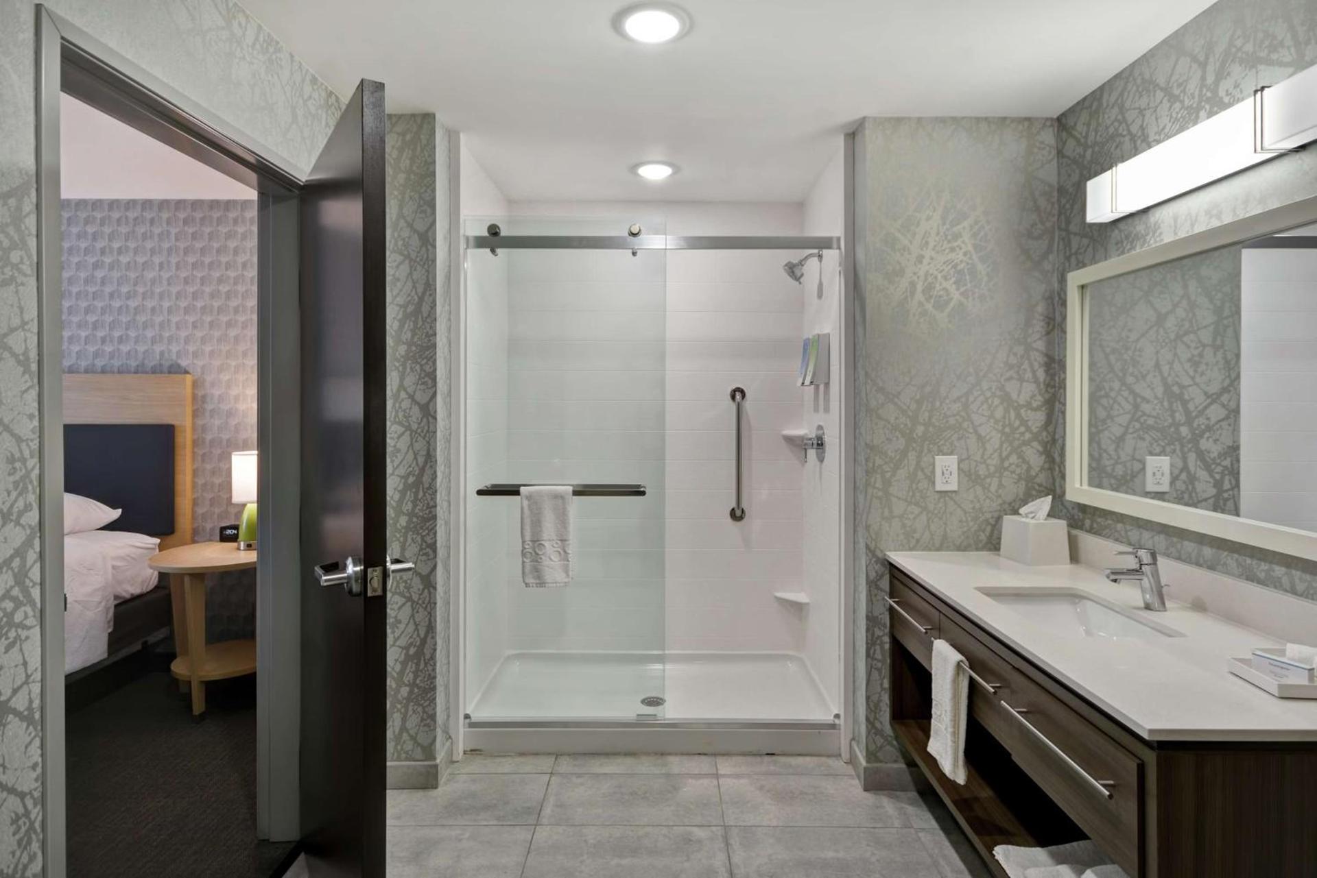Home2 Suites By Hilton Grand Rapids North photo 23