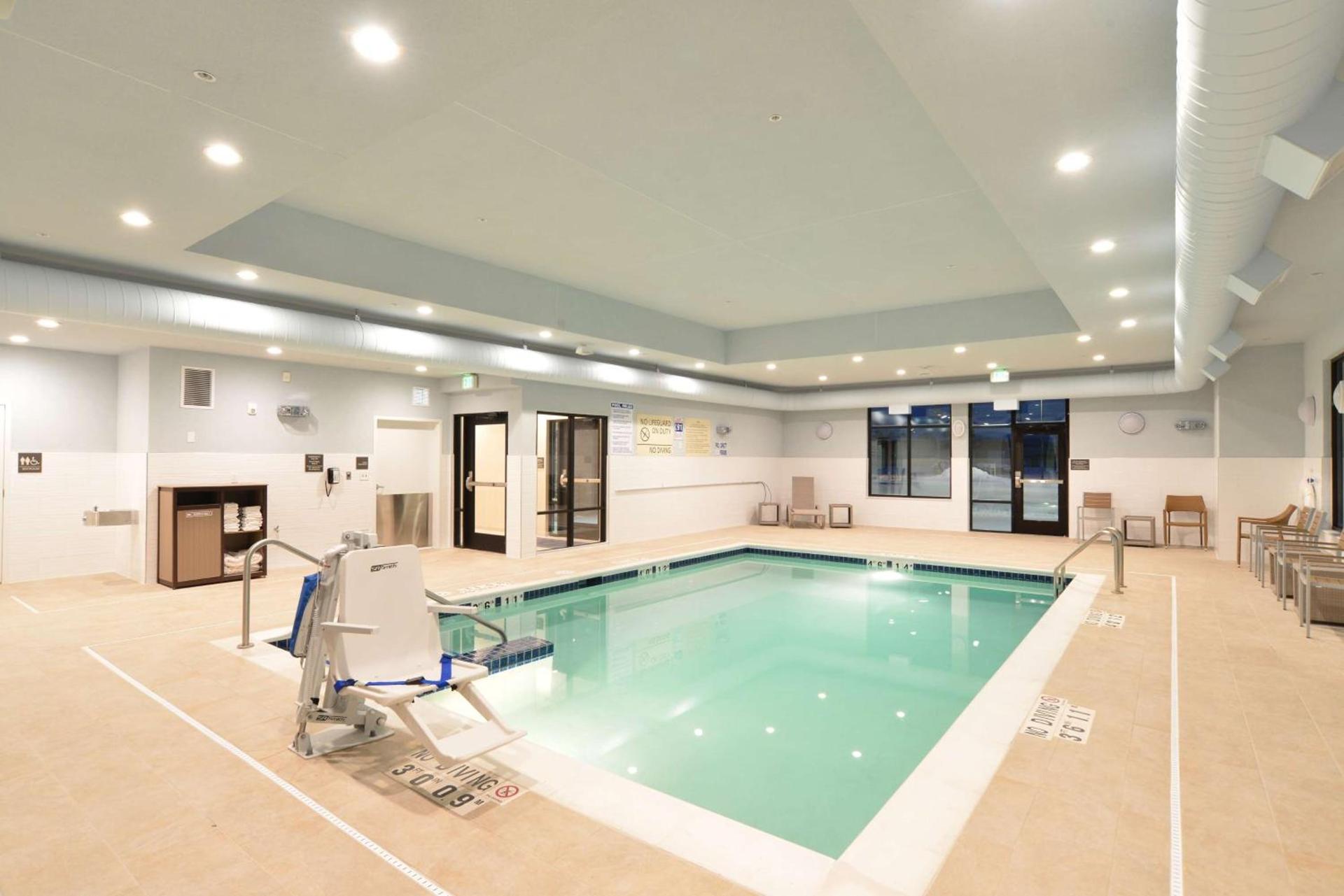 Hampton Inn & Suites Menomonie-UW Stout photo 3