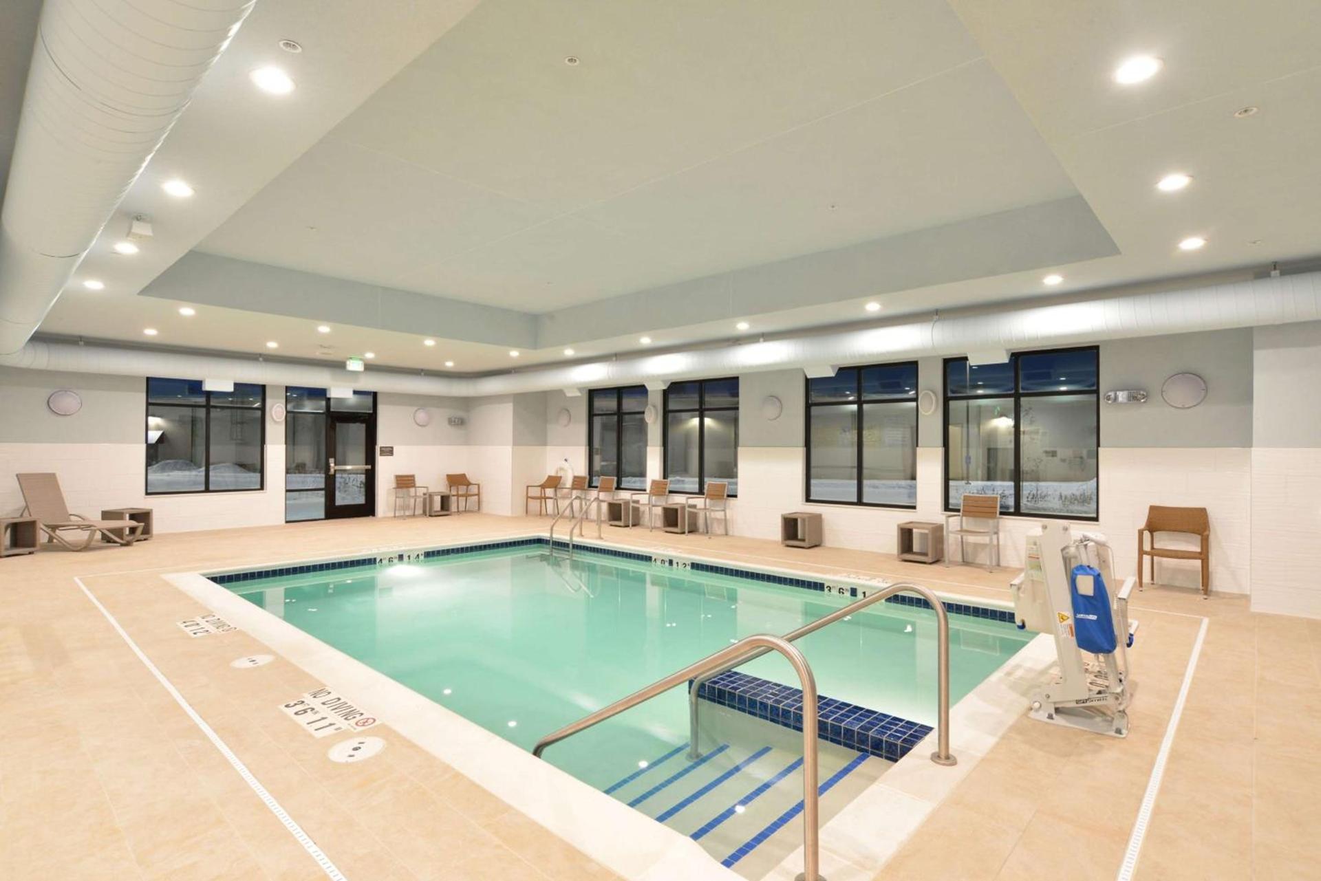 Hampton Inn & Suites Menomonie-UW Stout photo 2