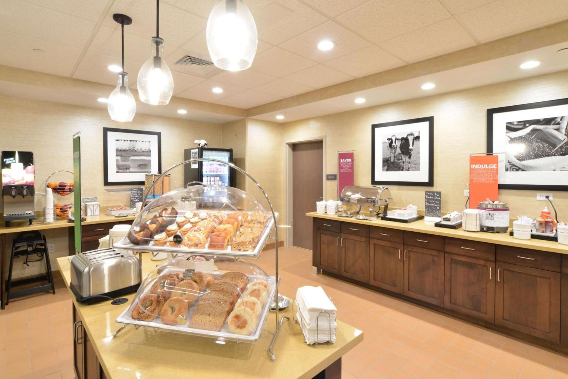 Hampton Inn & Suites Menomonie-UW Stout photo 15