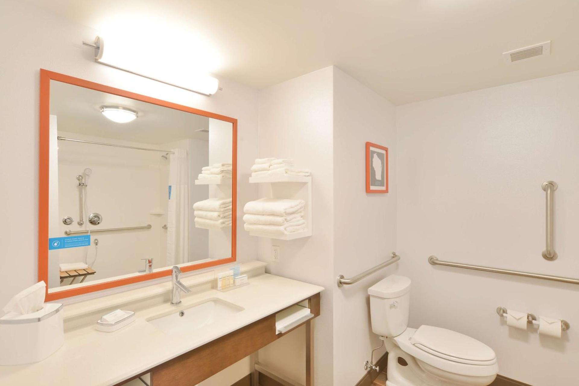Hampton Inn & Suites Menomonie-UW Stout photo 5