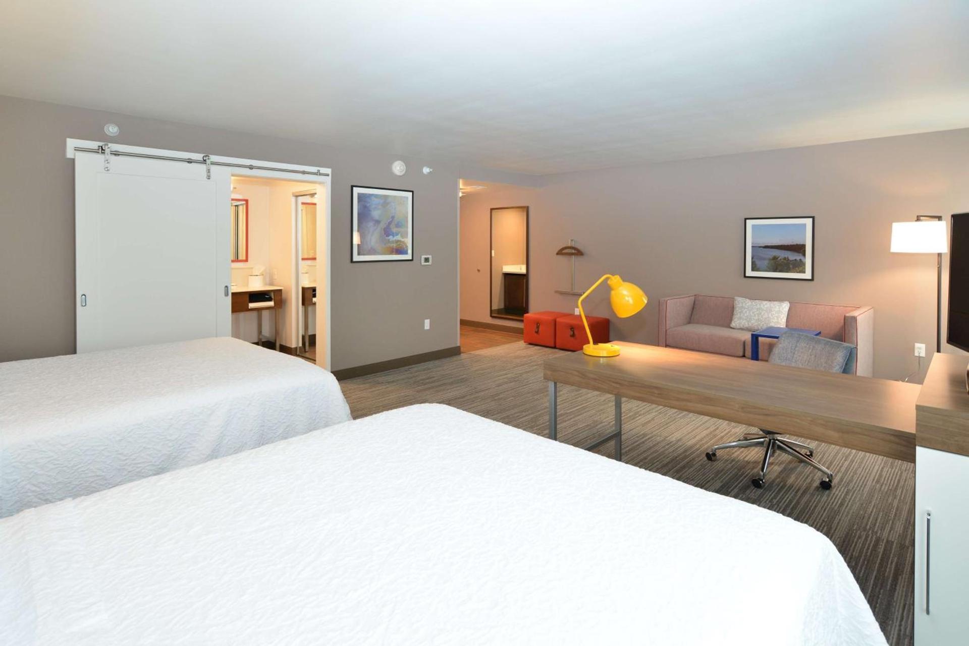 Hampton Inn & Suites Menomonie-UW Stout photo 19