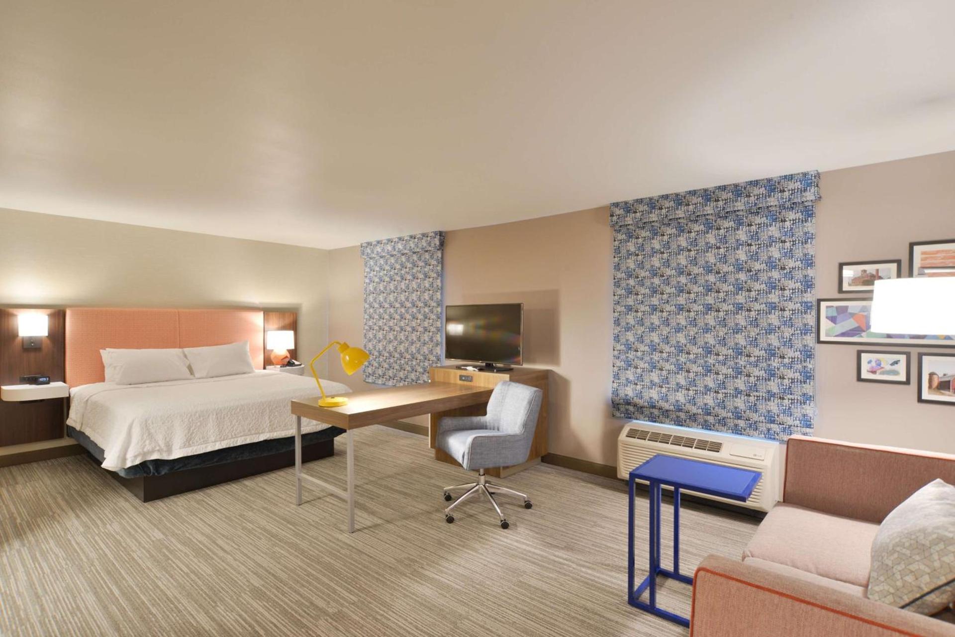 Hampton Inn & Suites Menomonie-UW Stout photo 29