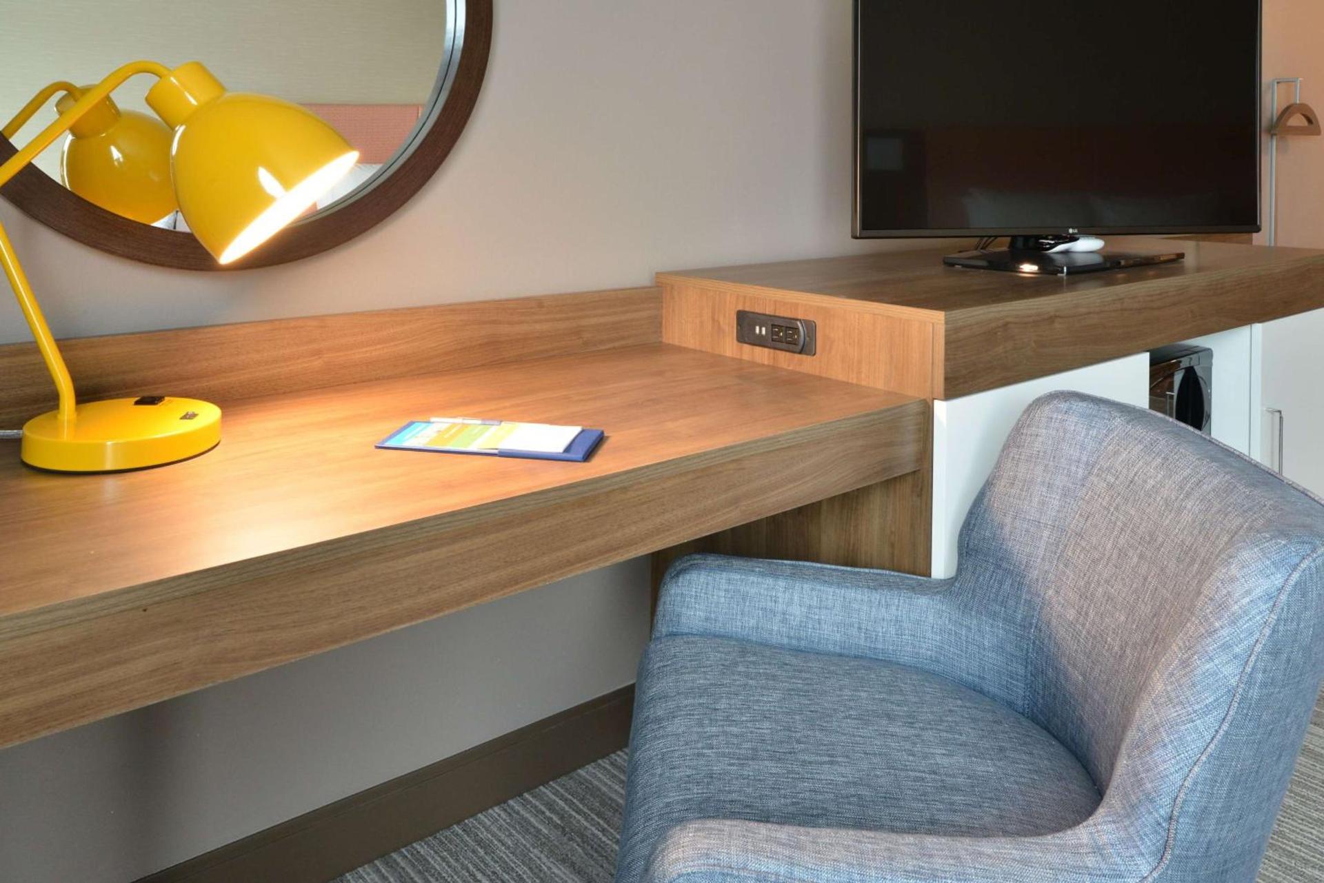 Hampton Inn & Suites Menomonie-UW Stout photo 25