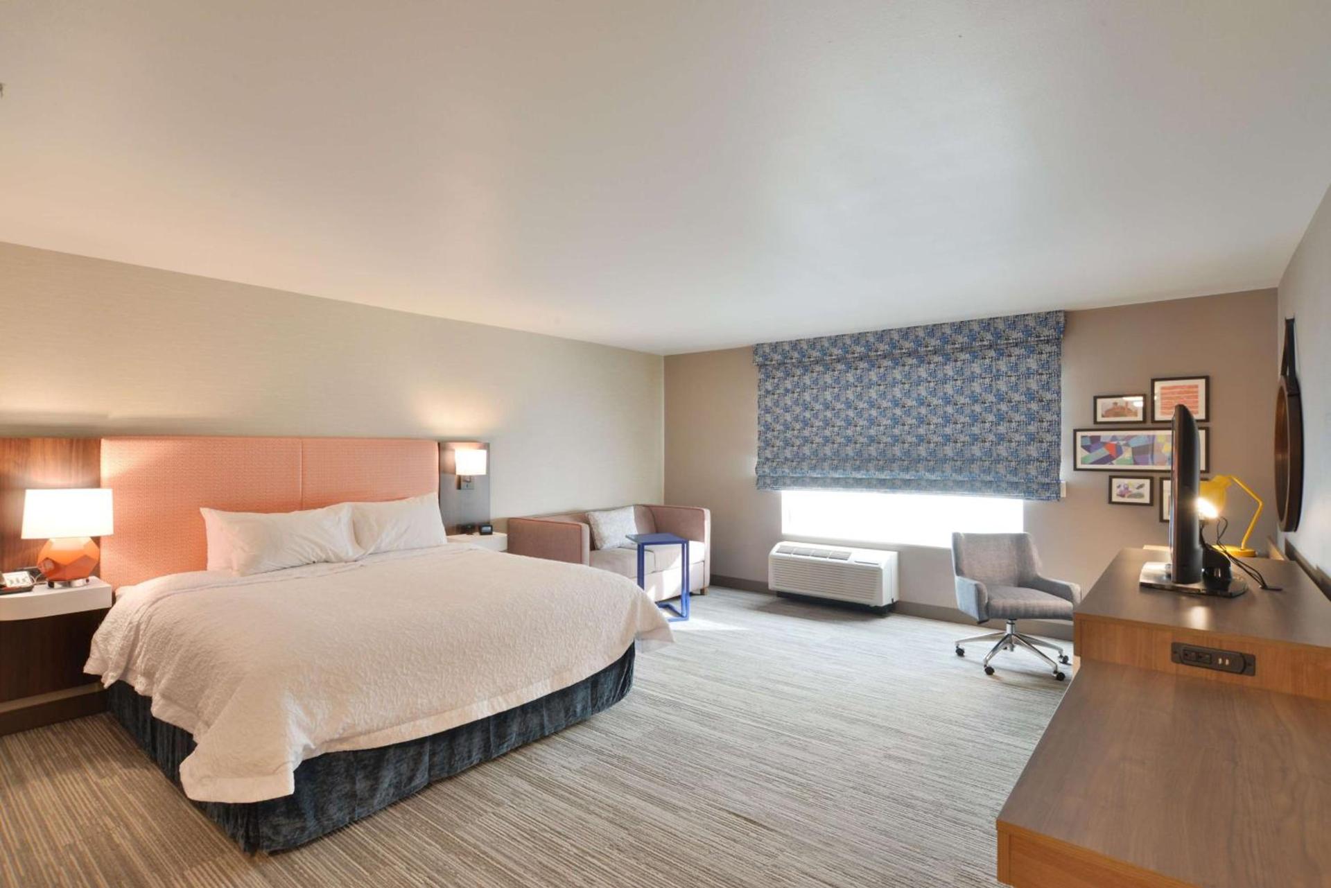Hampton Inn & Suites Menomonie-UW Stout photo 12
