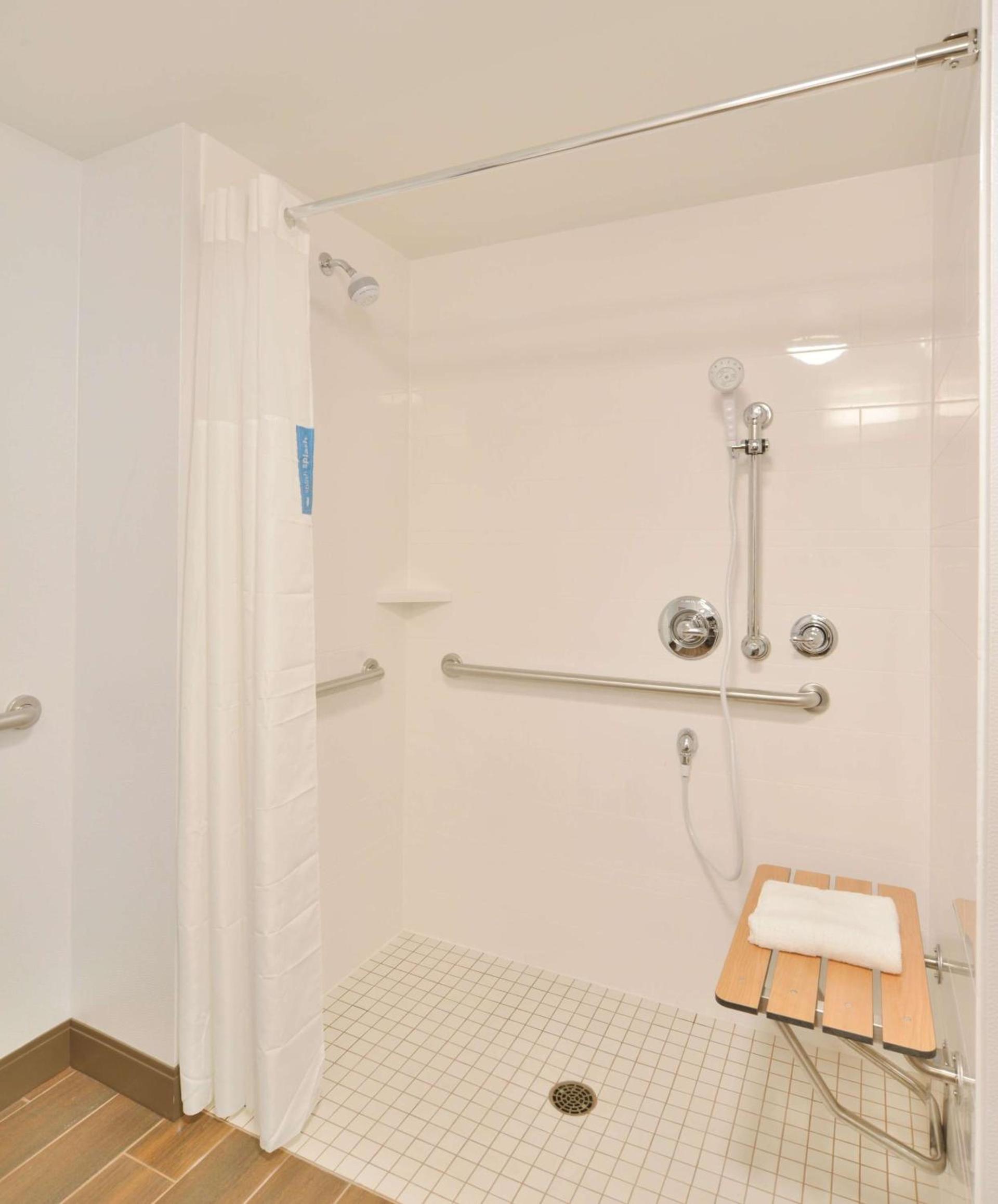 Hampton Inn & Suites Menomonie-UW Stout photo 28