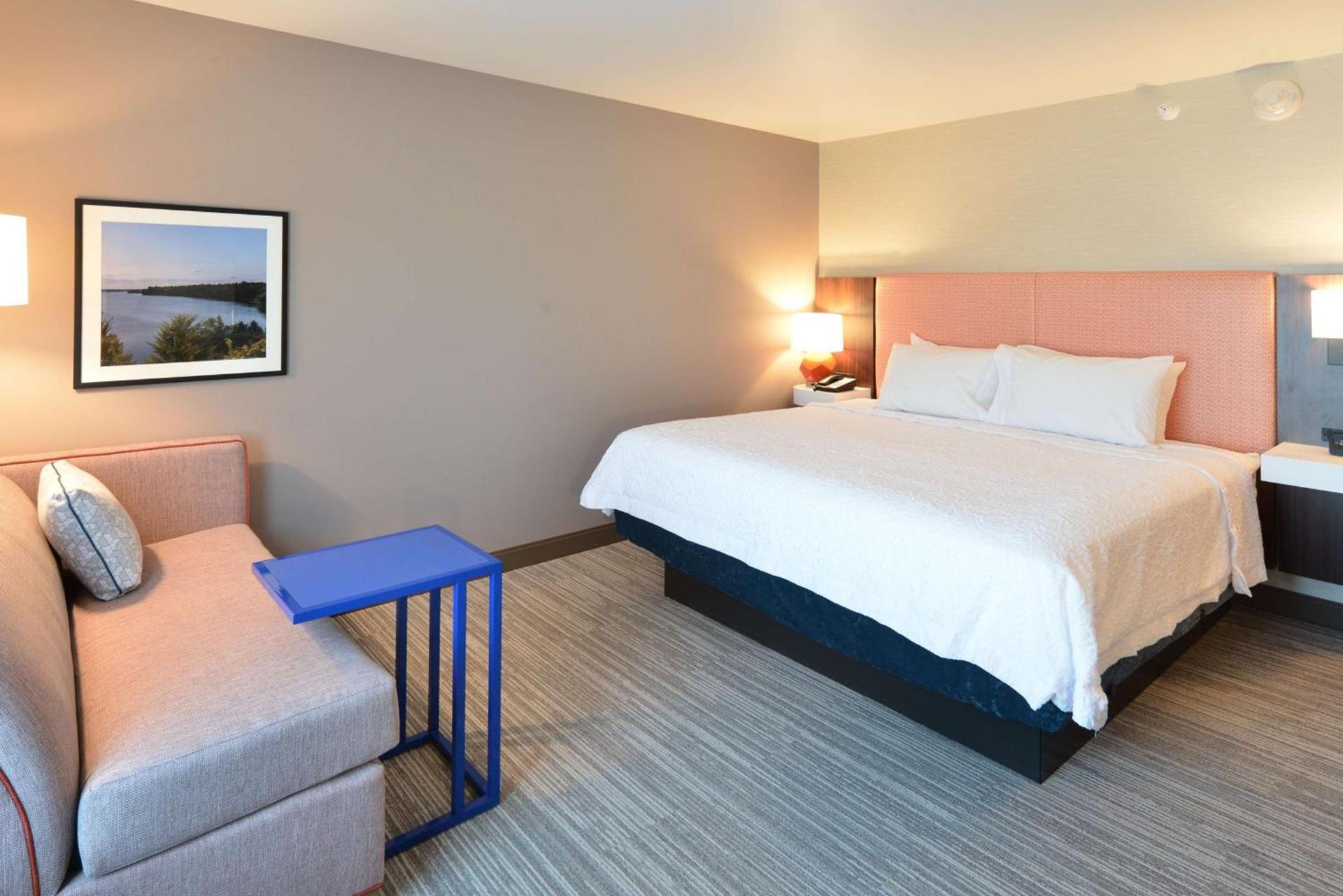 Hampton Inn & Suites Menomonie-UW Stout photo 26