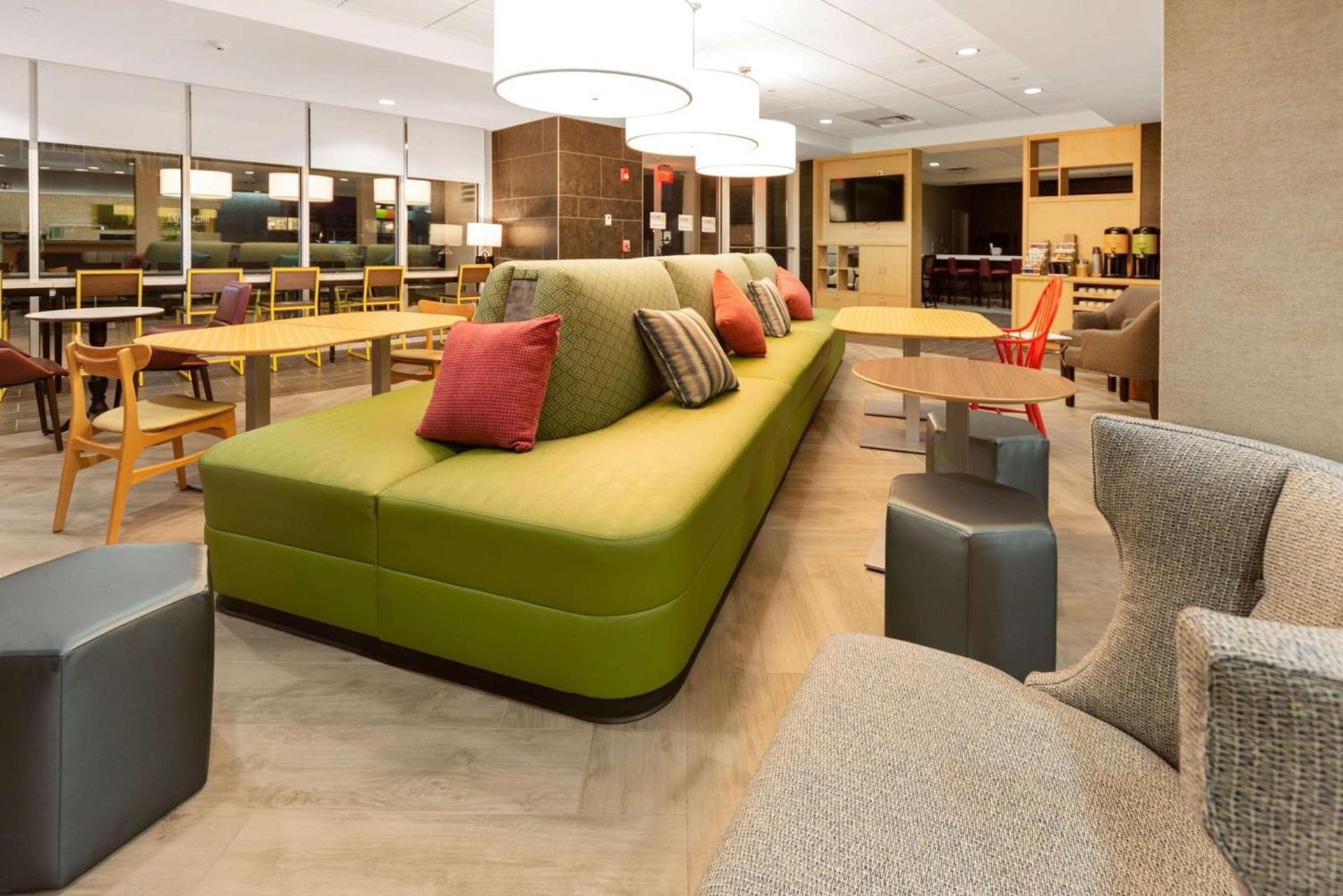 Home2 Suites By Hilton Newark Airport photo 2