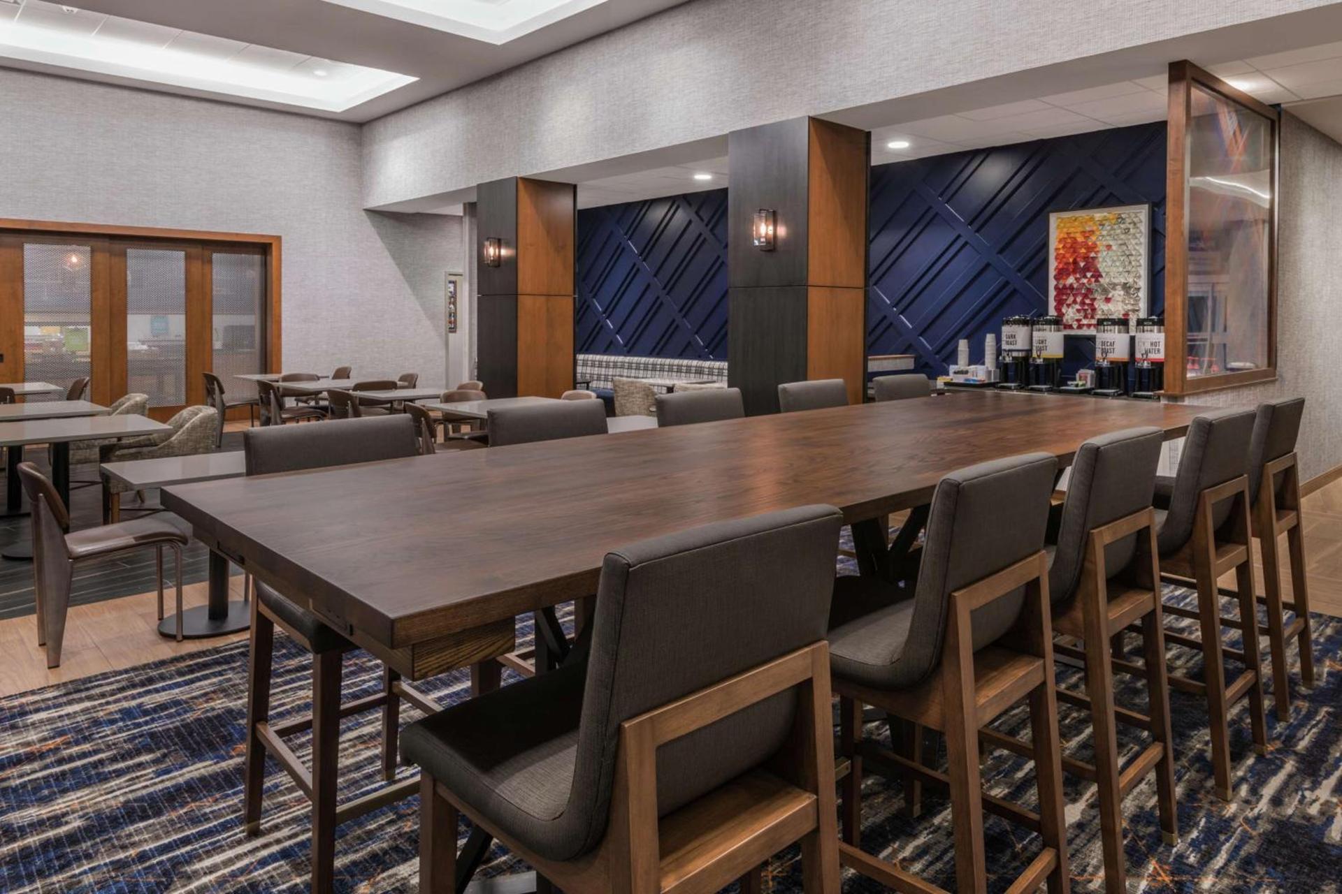 Hampton Inn & Suites Fort Wayne Downtown photo 10