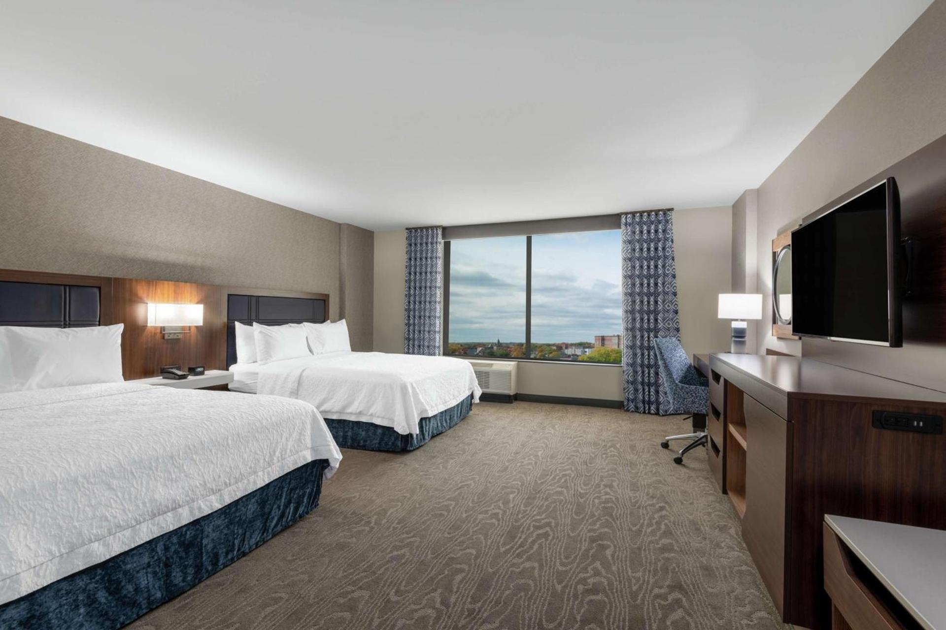 Hampton Inn & Suites Fort Wayne Downtown photo 15