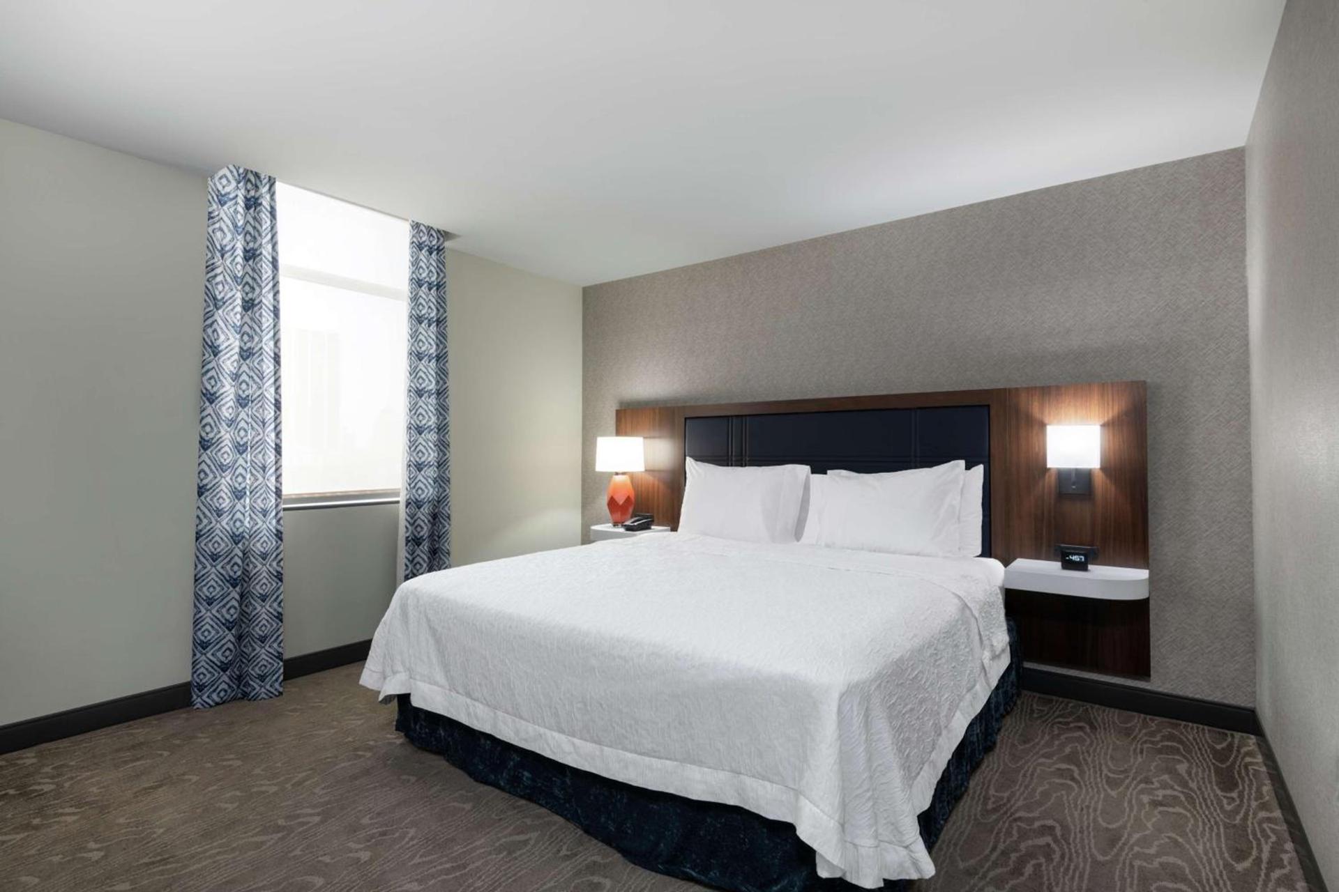 Hampton Inn & Suites Fort Wayne Downtown photo 17