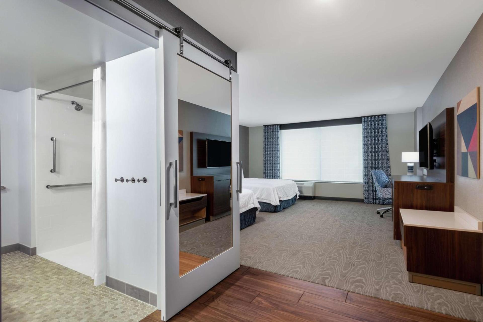 Hampton Inn & Suites Fort Wayne Downtown photo 19
