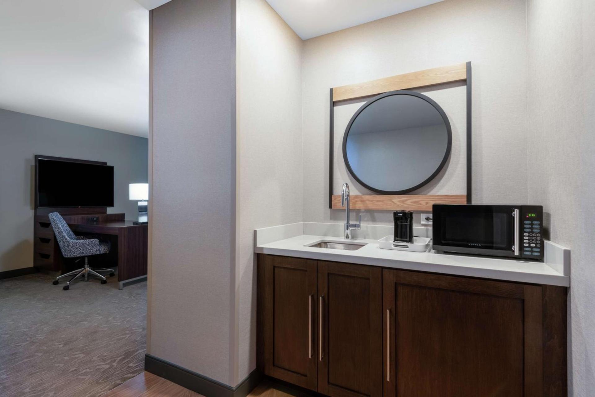 Hampton Inn & Suites Fort Wayne Downtown photo 25