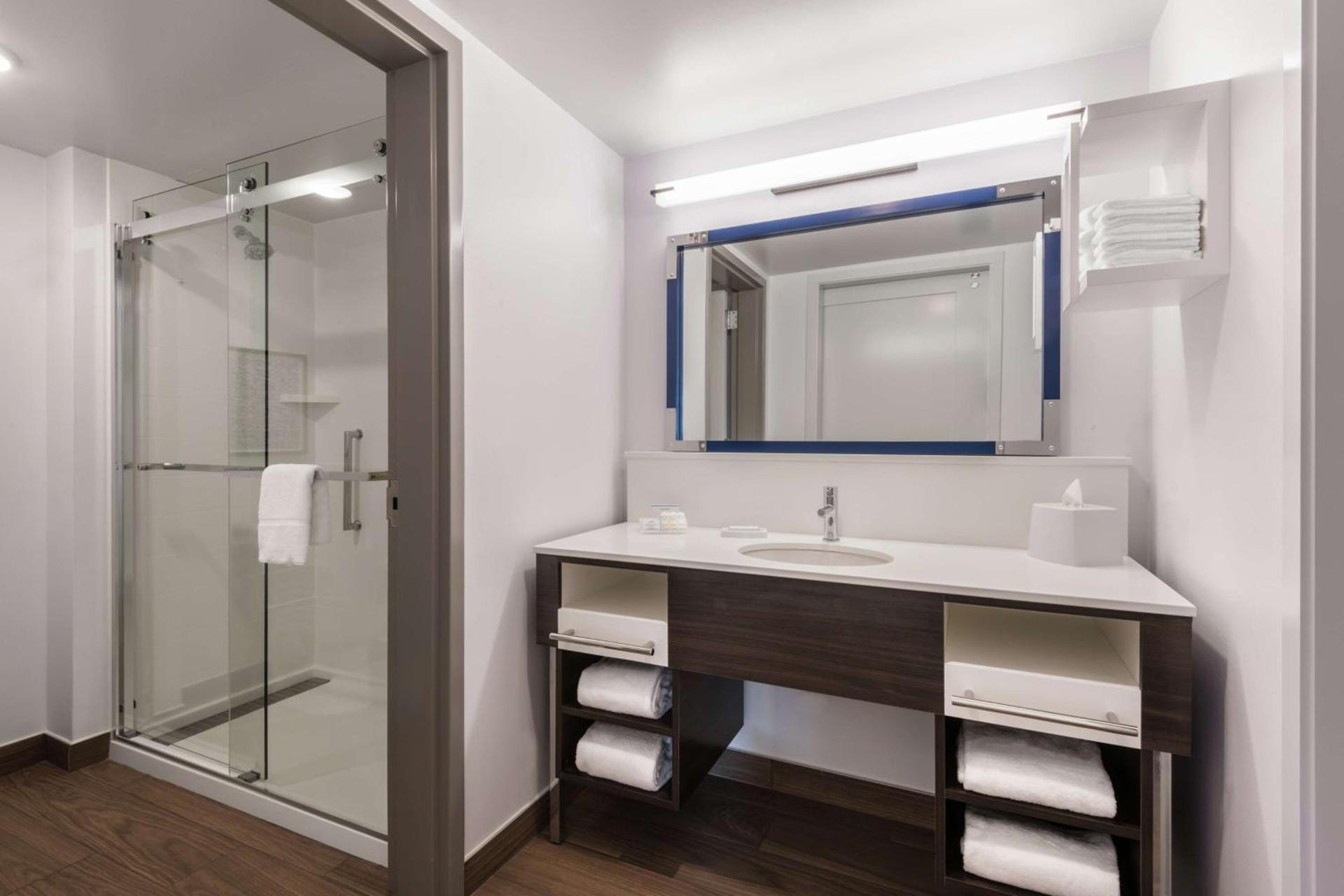 Hampton Inn & Suites Fort Wayne Downtown photo 30