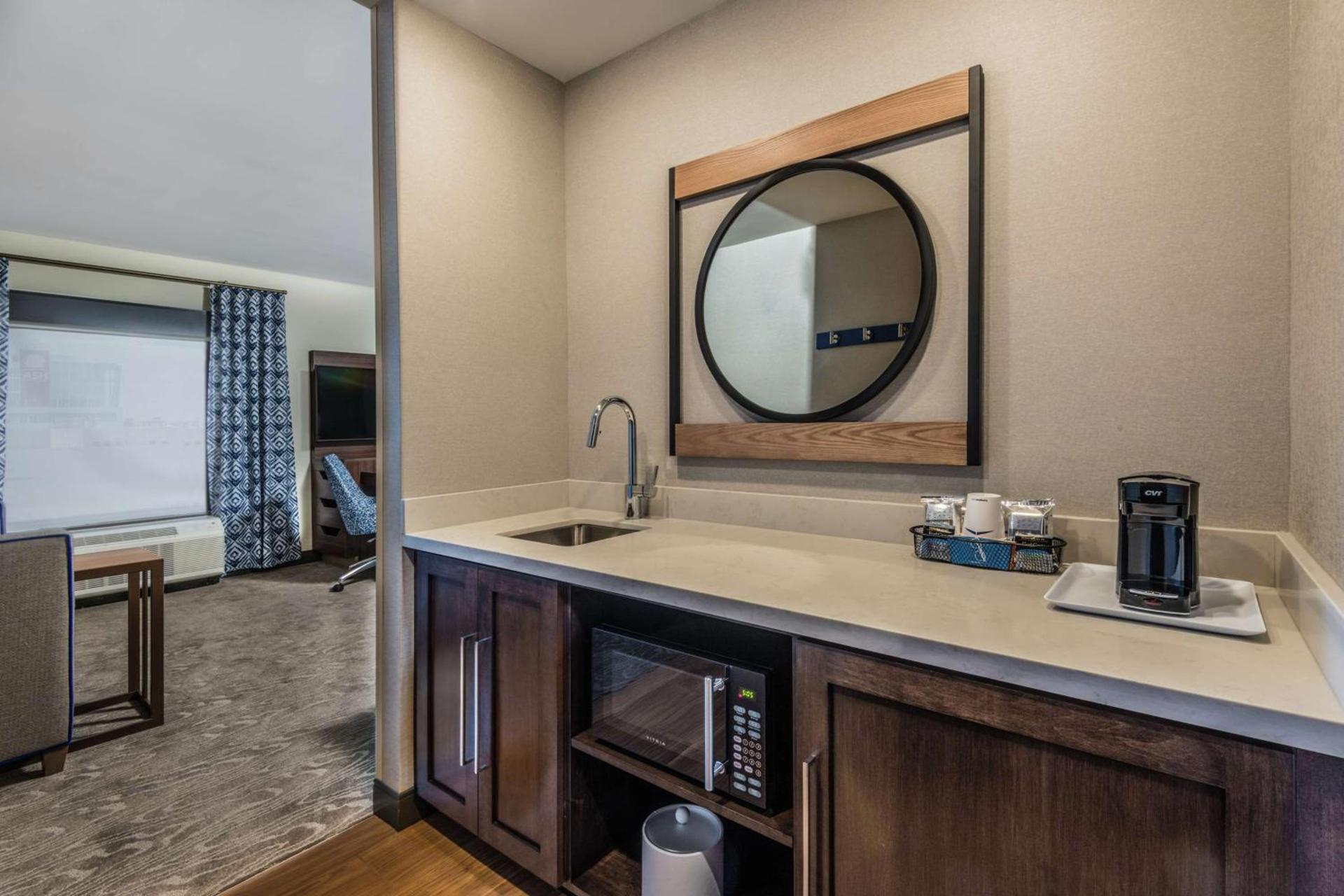 Hampton Inn & Suites Fort Wayne Downtown photo 31
