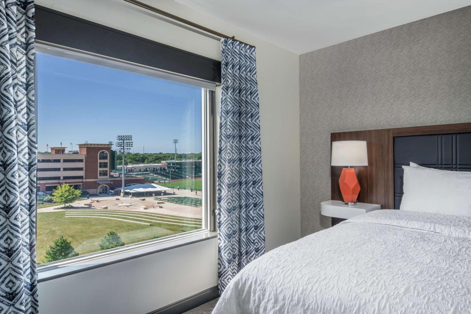 Hampton Inn & Suites Fort Wayne Downtown photo 34