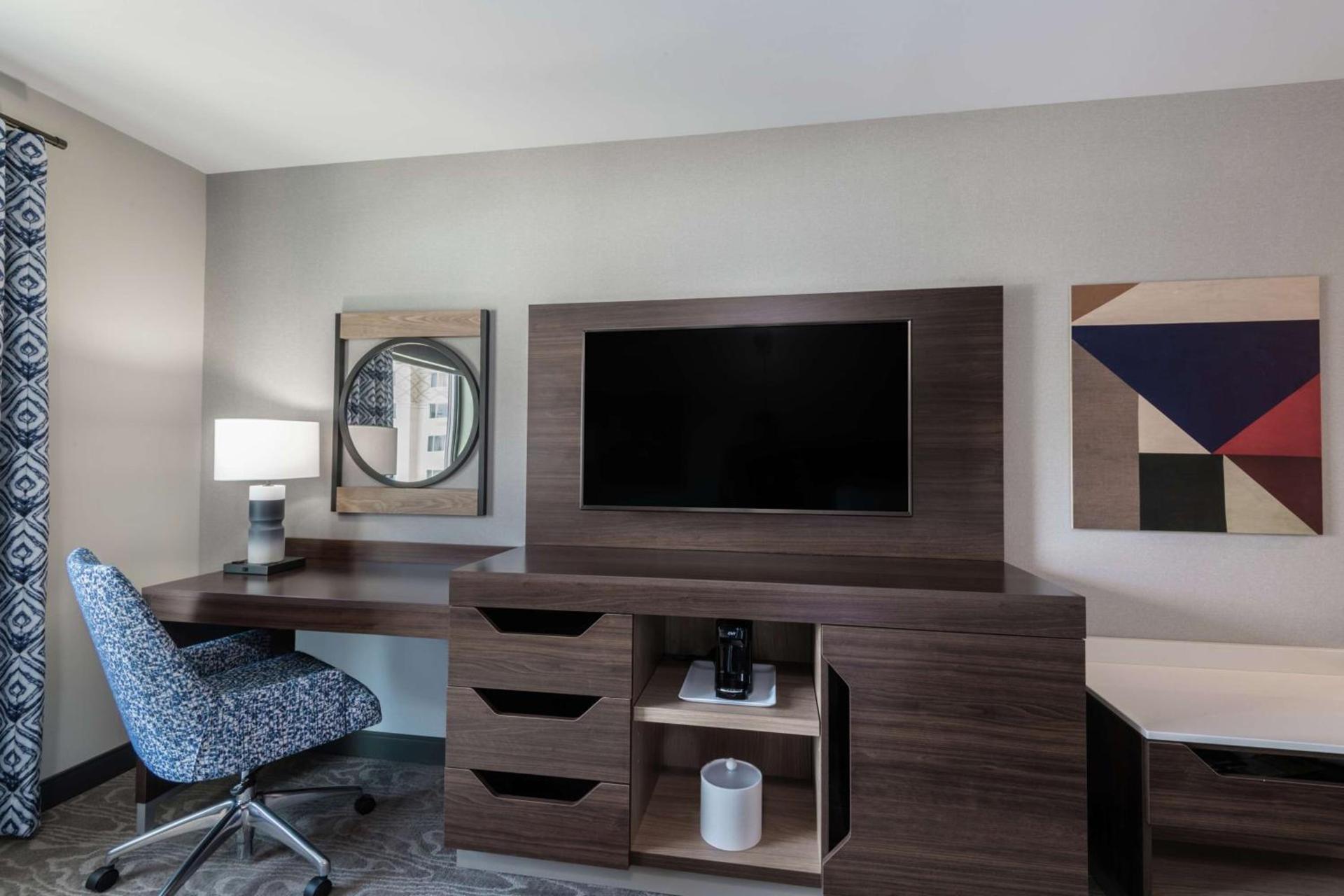 Hampton Inn & Suites Fort Wayne Downtown photo 43