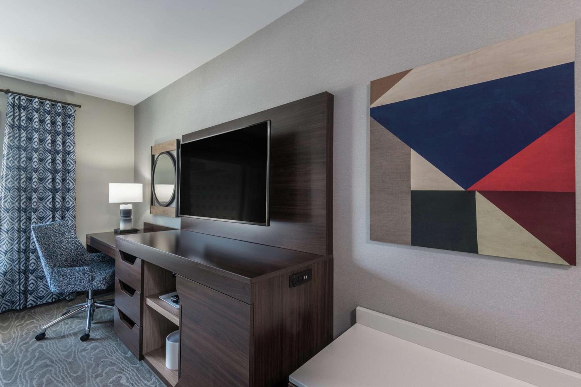 Hampton Inn & Suites Fort Wayne Downtown photo 44