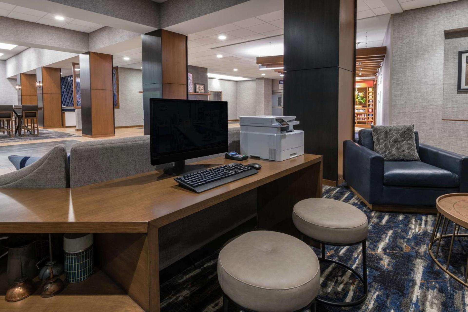 Hampton Inn & Suites Fort Wayne Downtown photo 45