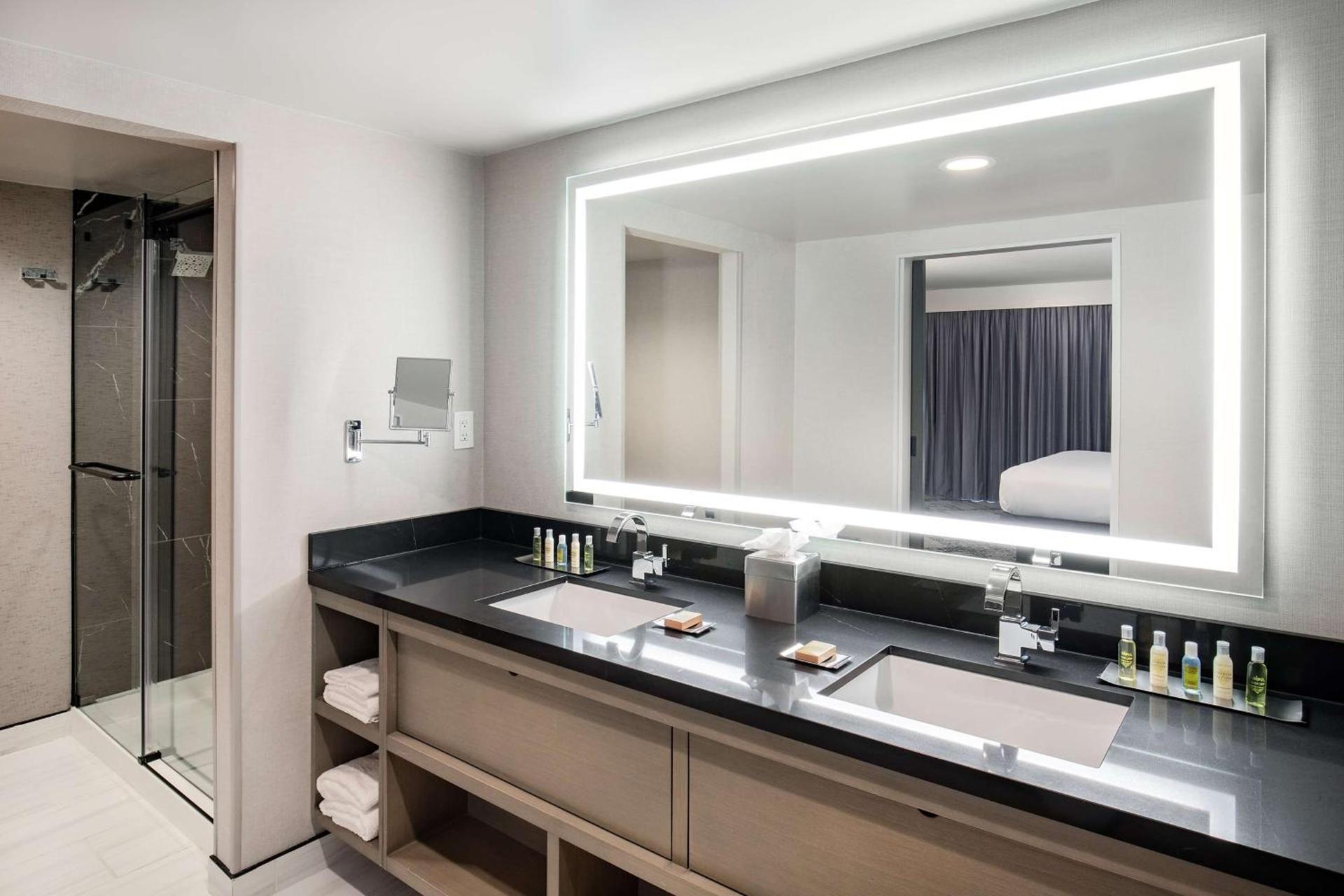 DoubleTree by Hilton Washington DC North/Gaithersburg photo 13