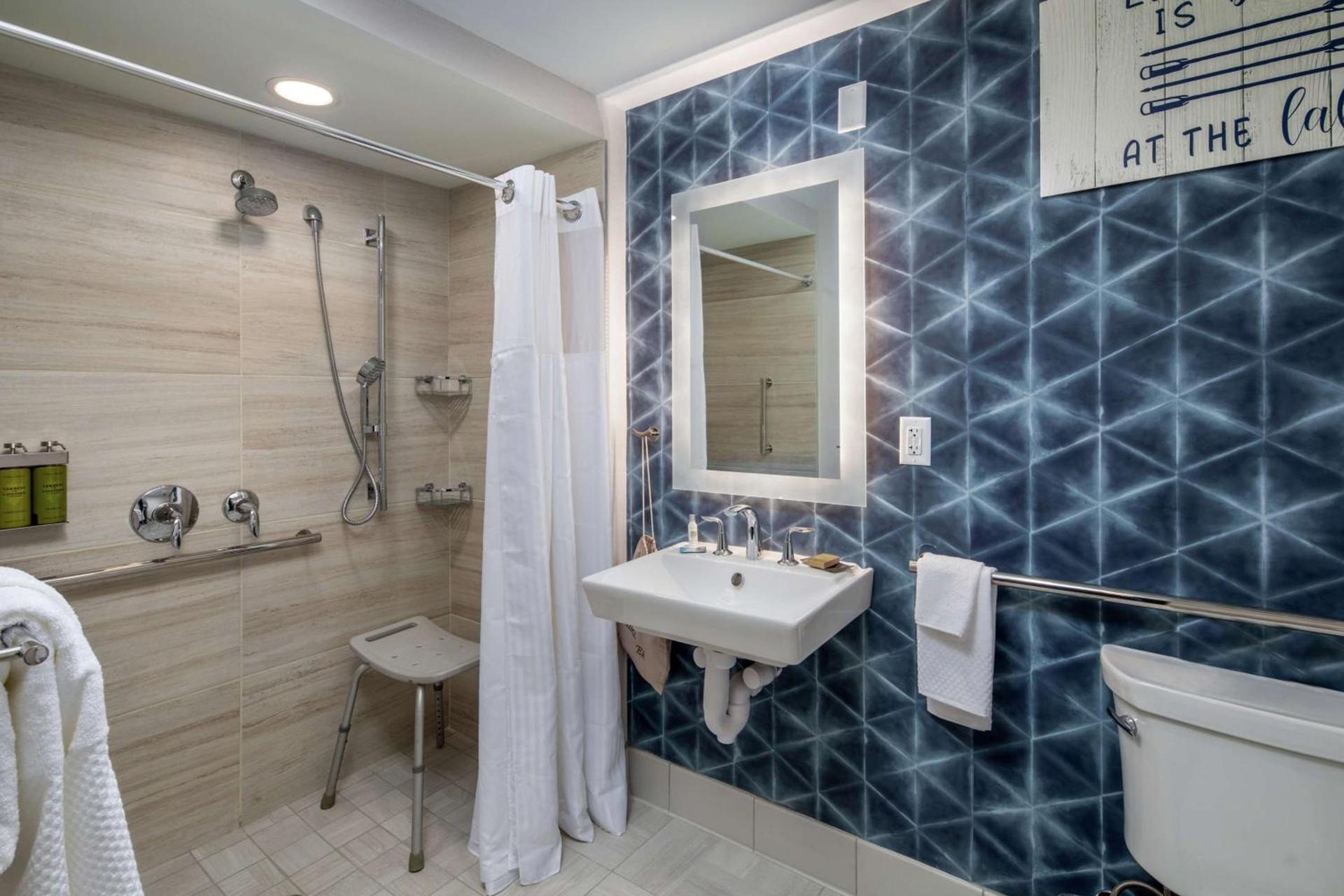 DoubleTree by Hilton Hot Springs photo 30