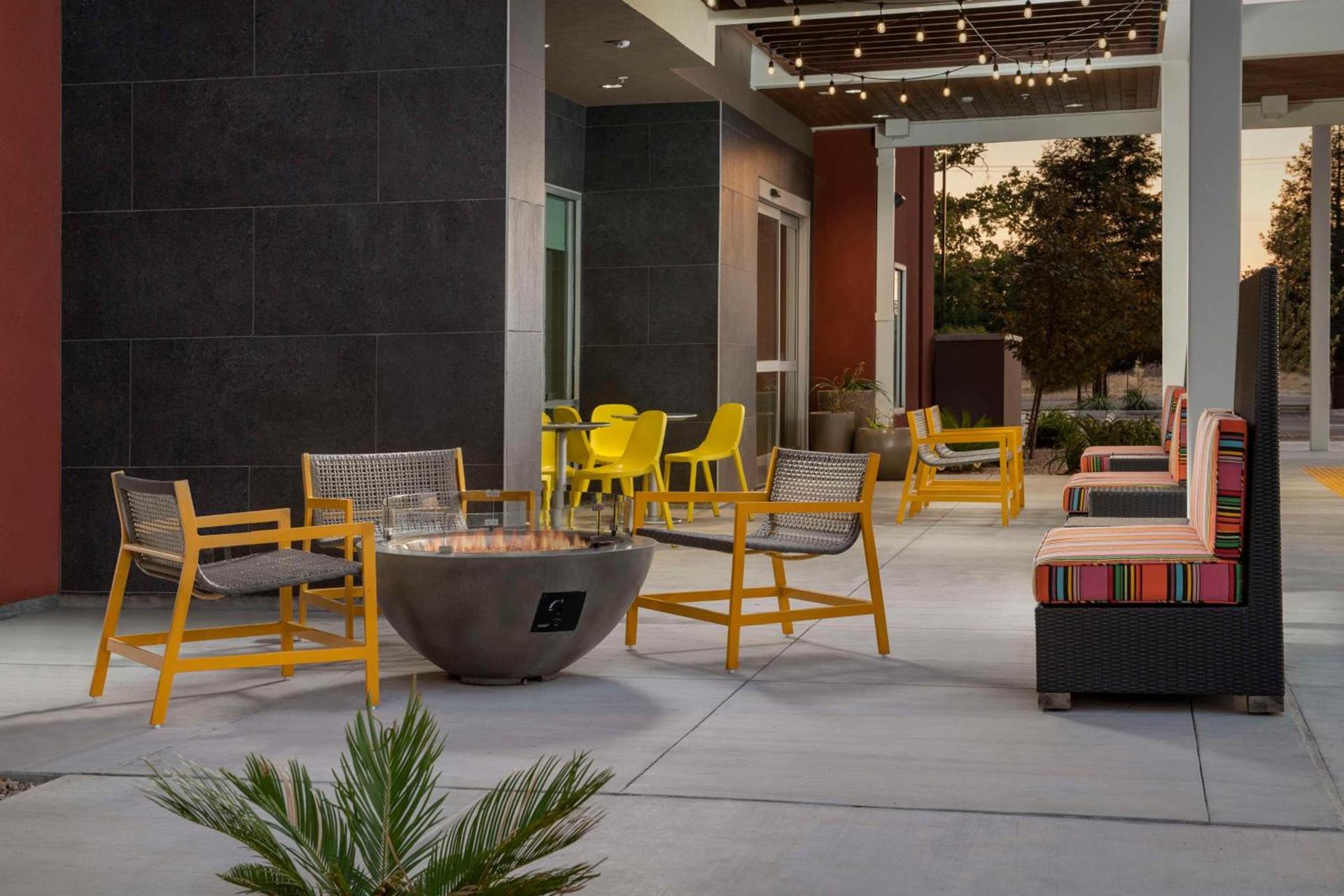 Home2 Suites By Hilton Clovis Fresno Airport photo 4