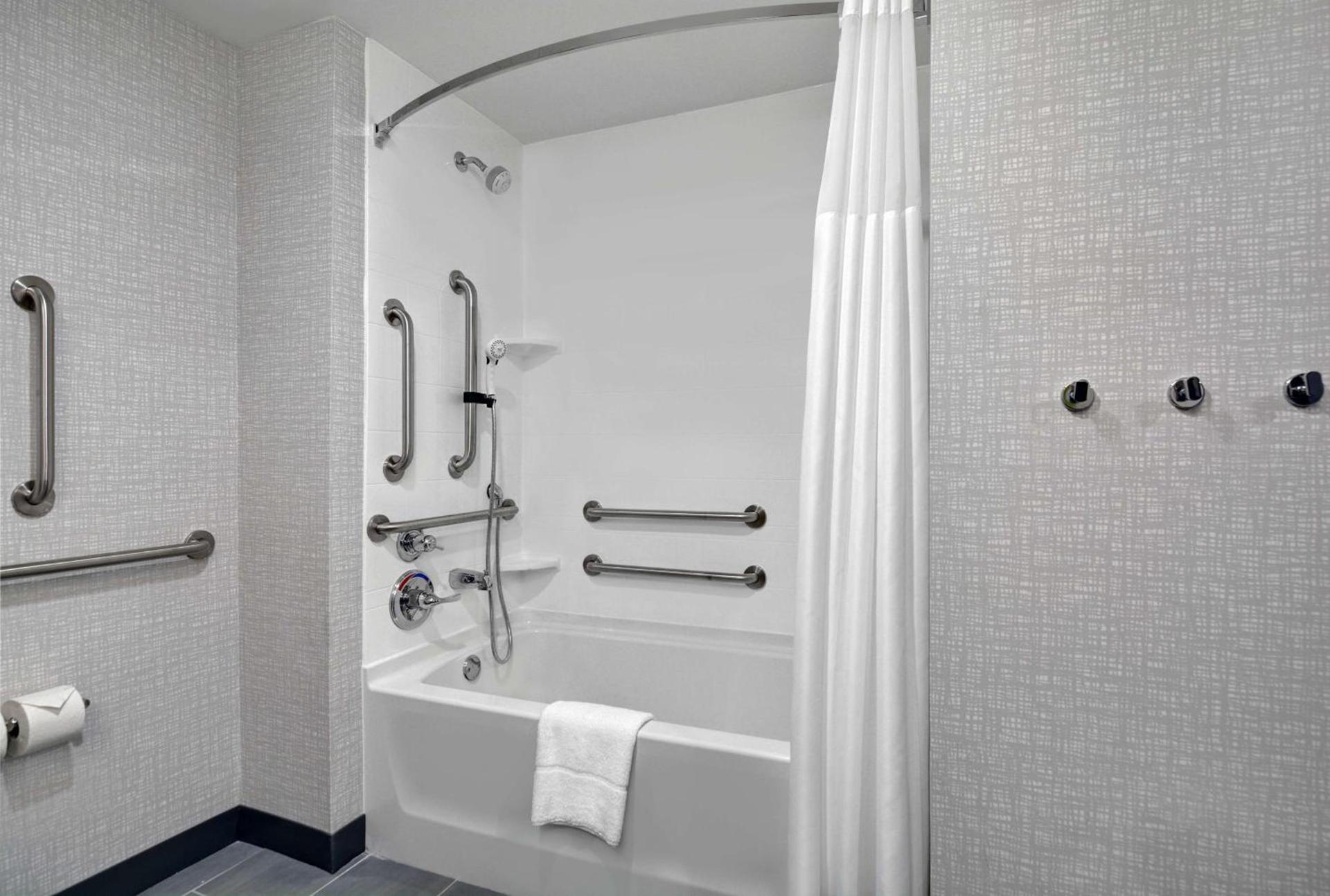 Hampton Inn And Suites Macclenny I-10 photo 28