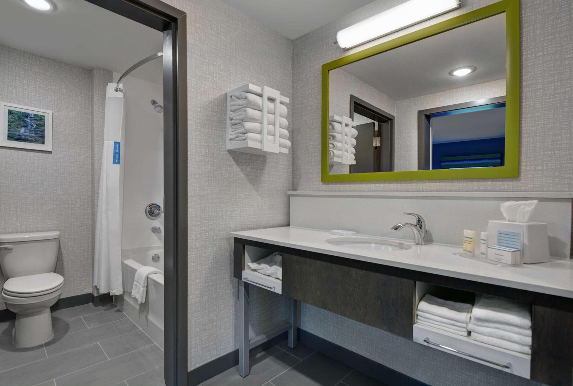 Hampton Inn And Suites Macclenny I-10 photo 33