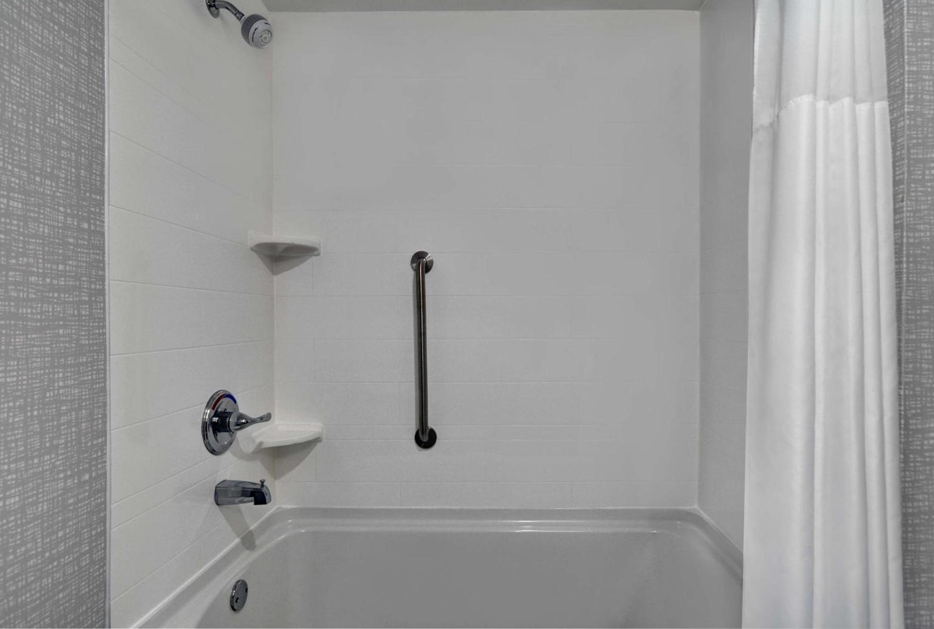 Hampton Inn And Suites Macclenny I-10 photo 36