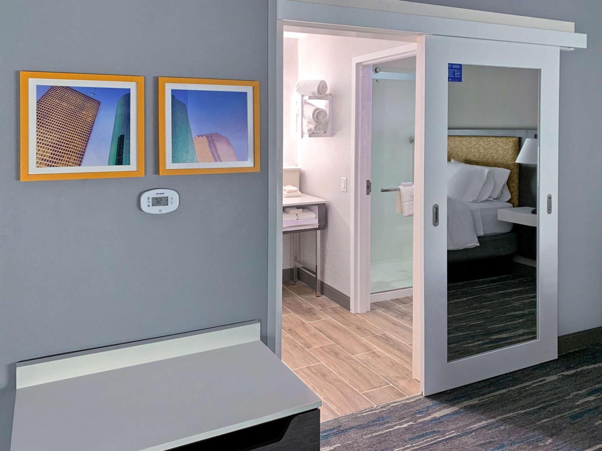 Hampton Inn & Suites Houston East Beltway 8, Tx photo 24