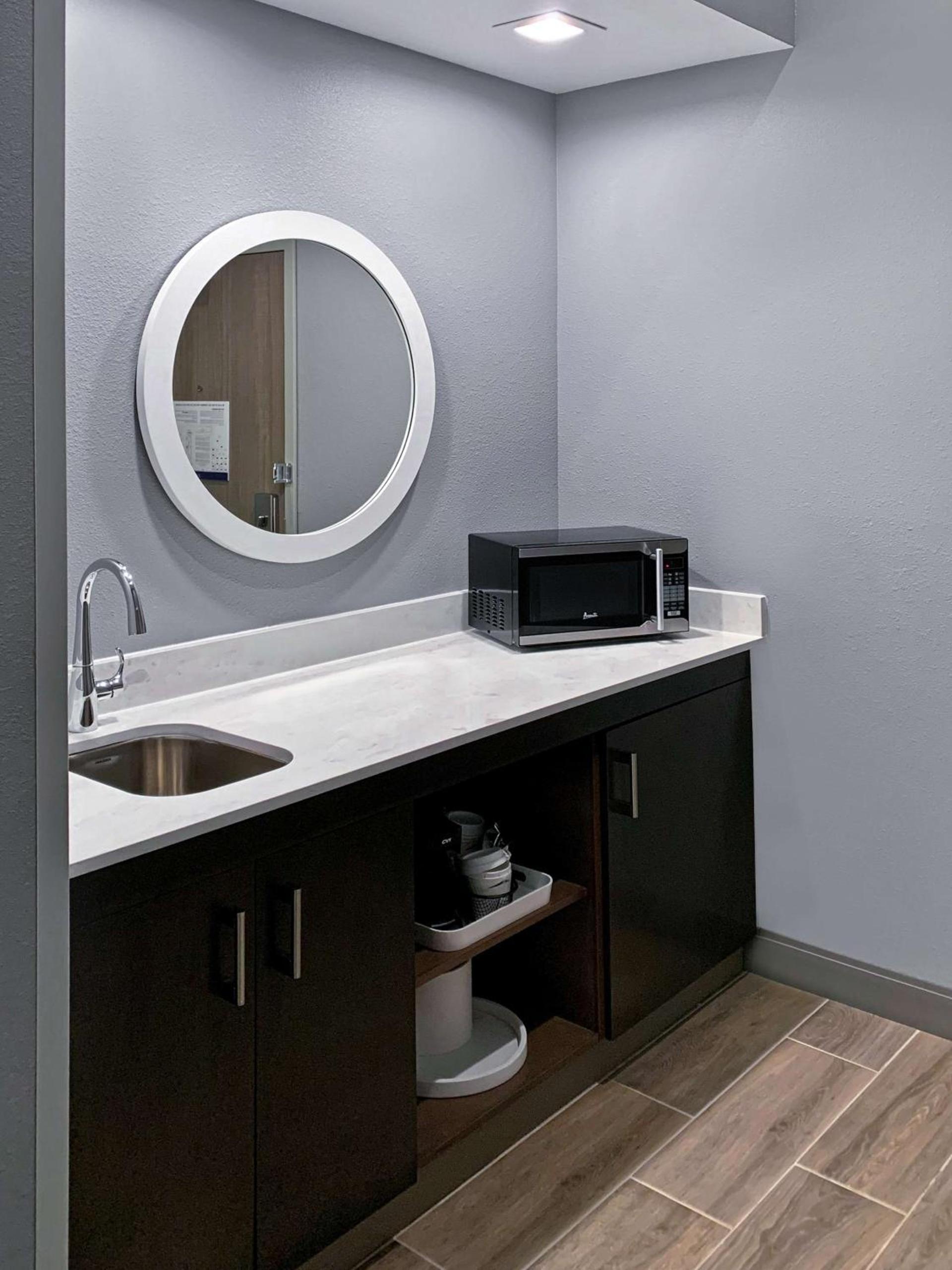 Hampton Inn & Suites Houston East Beltway 8, Tx photo 25