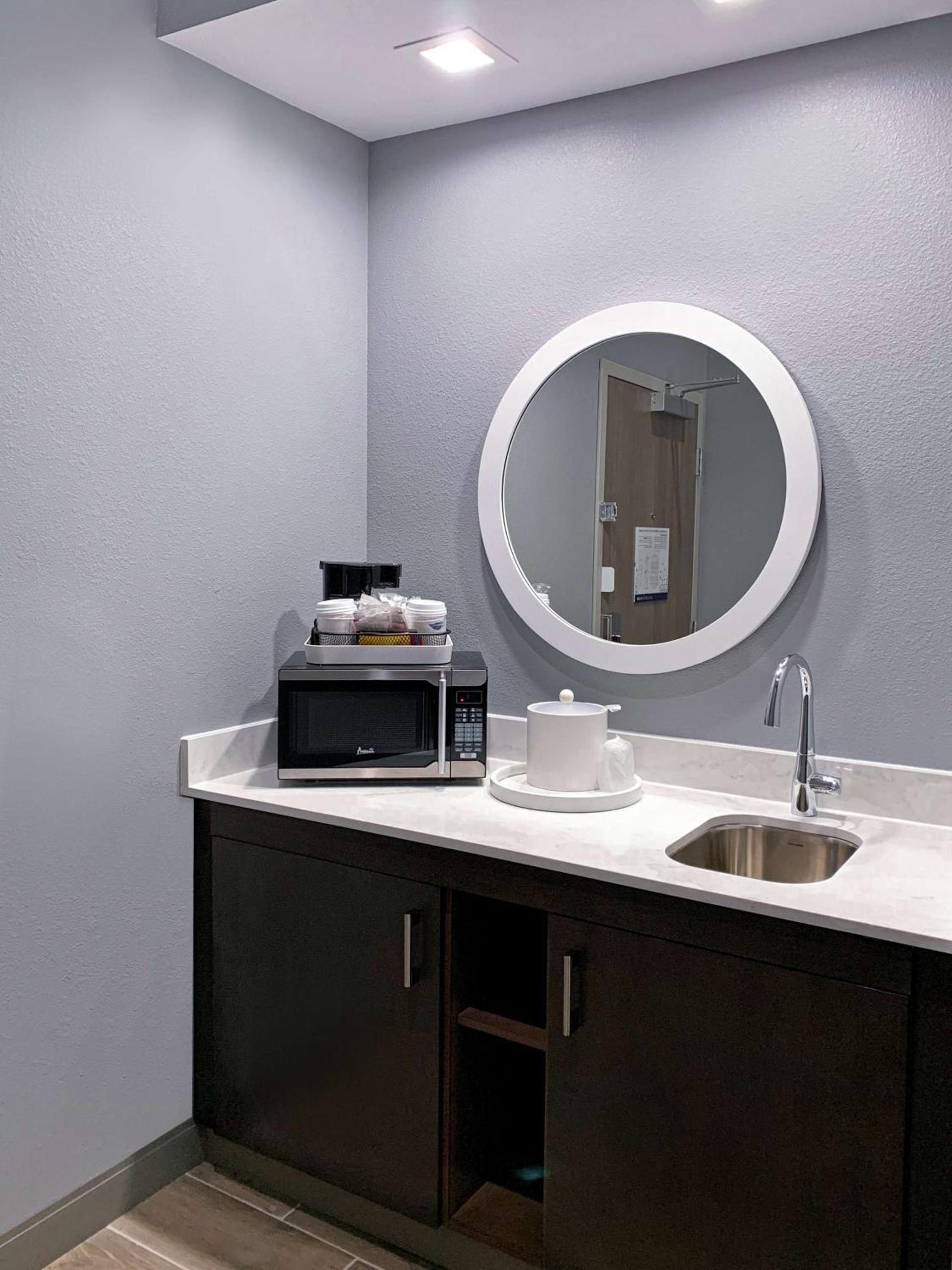 Hampton Inn & Suites Houston East Beltway 8, Tx photo 23