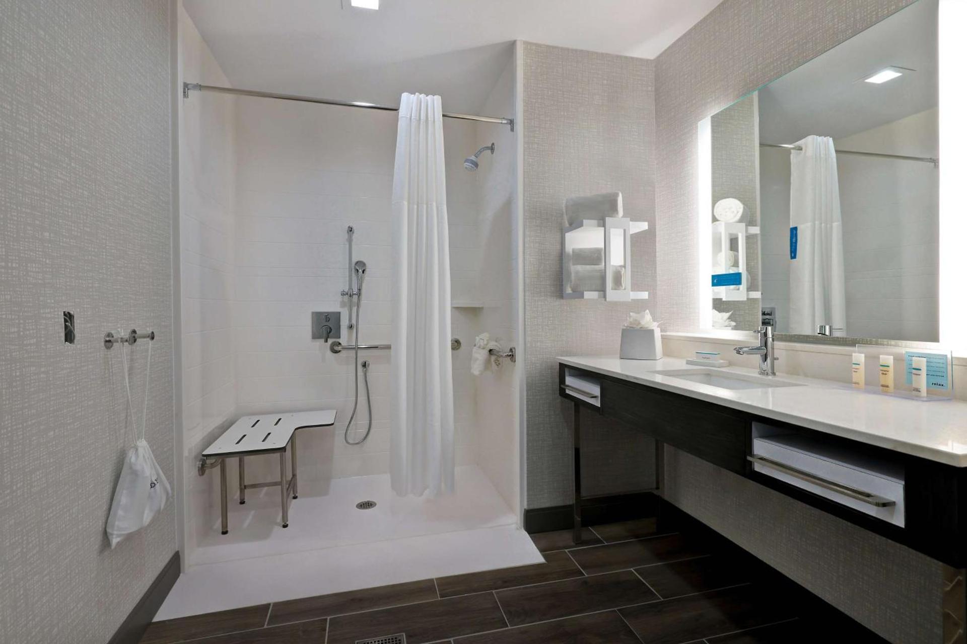 Hampton Inn & Suites Houston East Beltway 8, Tx photo 28