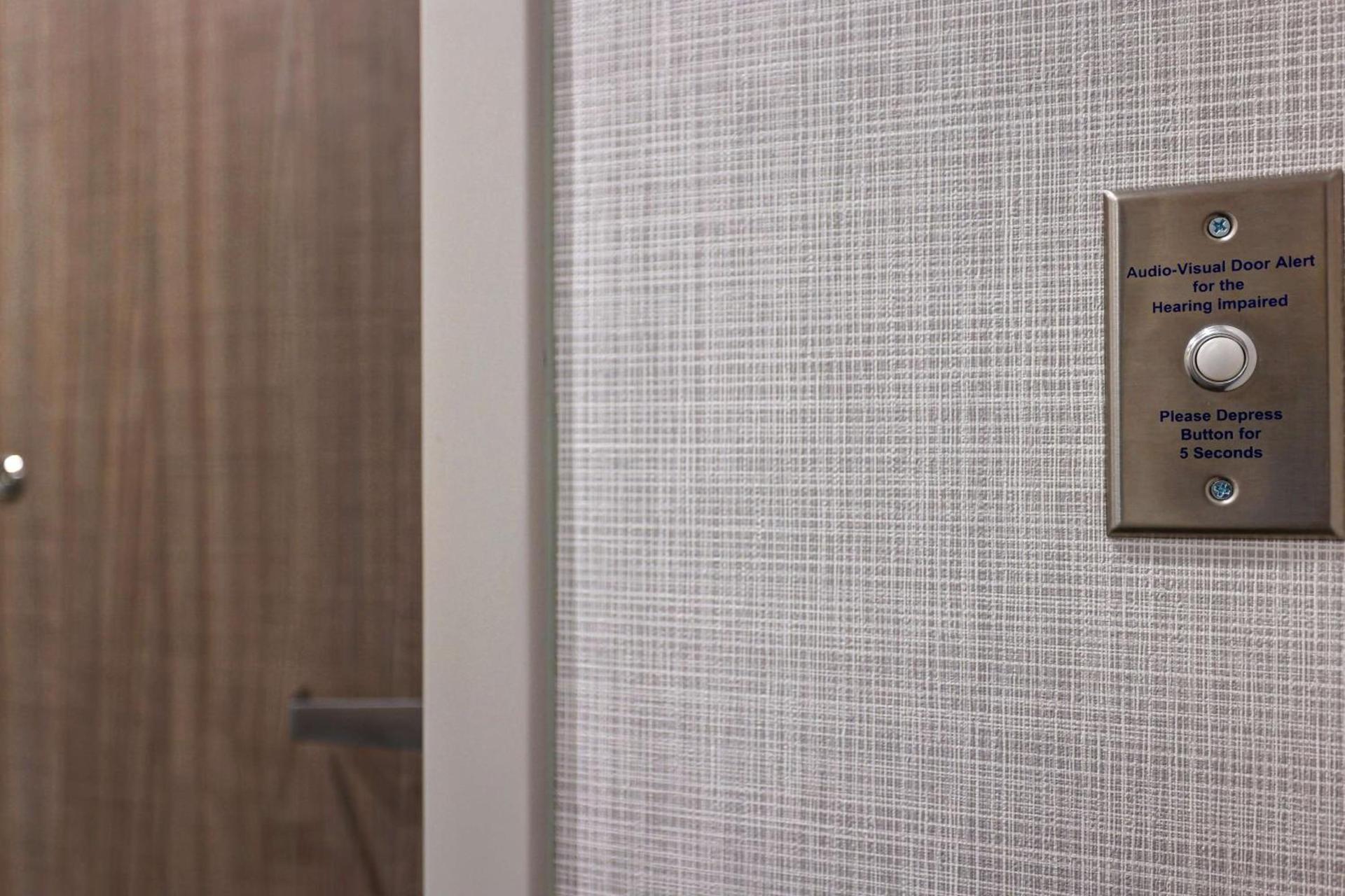 Hampton Inn & Suites Houston East Beltway 8, Tx photo 27