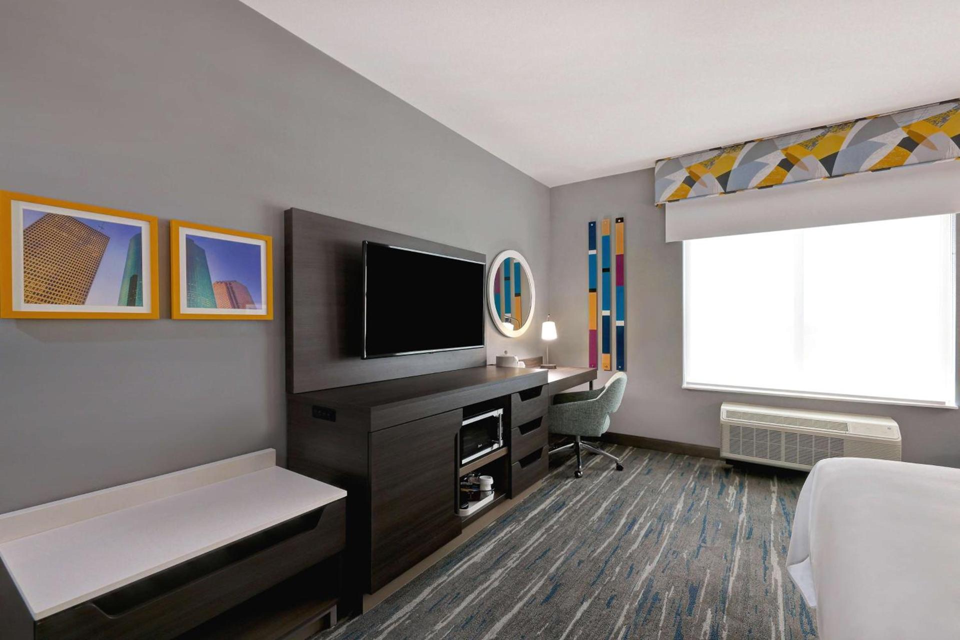 Hampton Inn & Suites Houston East Beltway 8, Tx photo 31