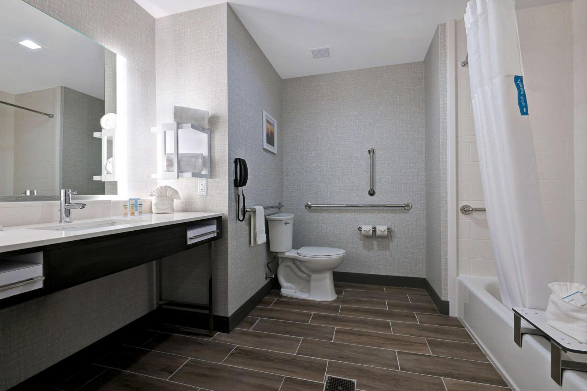 Hampton Inn & Suites Houston East Beltway 8, Tx photo 37