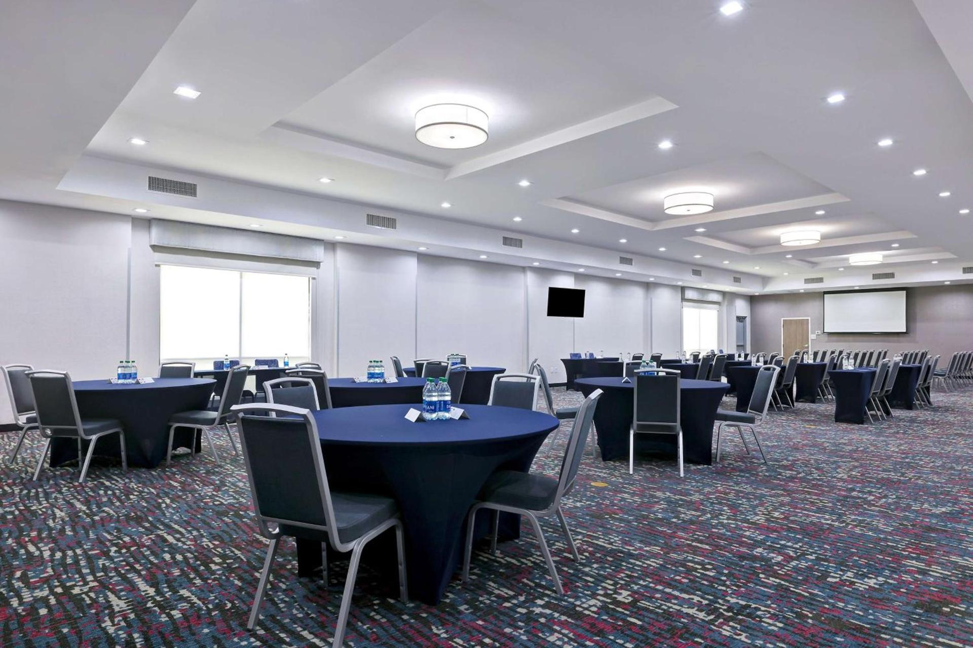 Hampton Inn & Suites Houston East Beltway 8, Tx photo 40