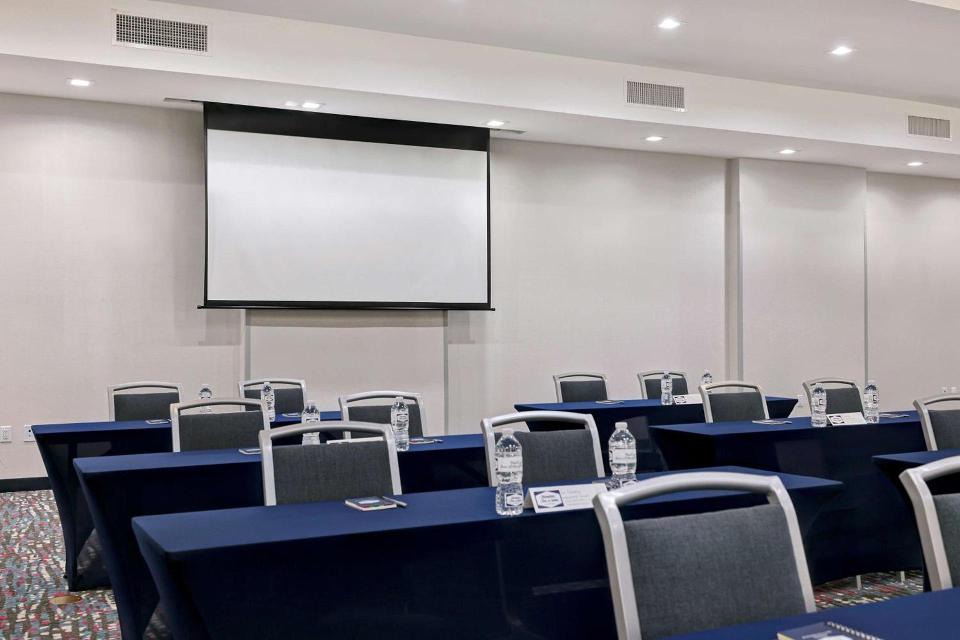 Hampton Inn & Suites Houston East Beltway 8, Tx photo 42