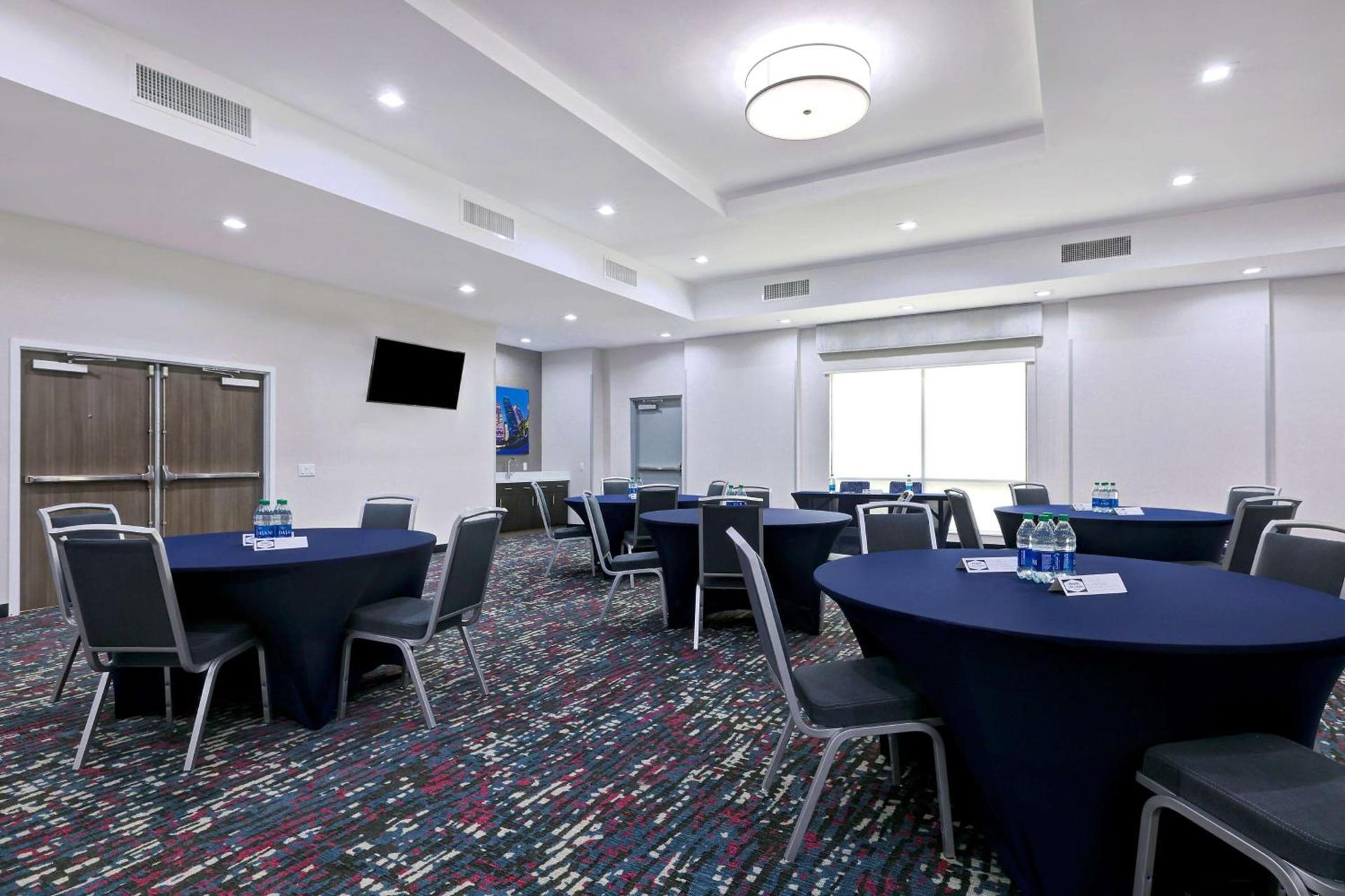 Hampton Inn & Suites Houston East Beltway 8, Tx photo 46