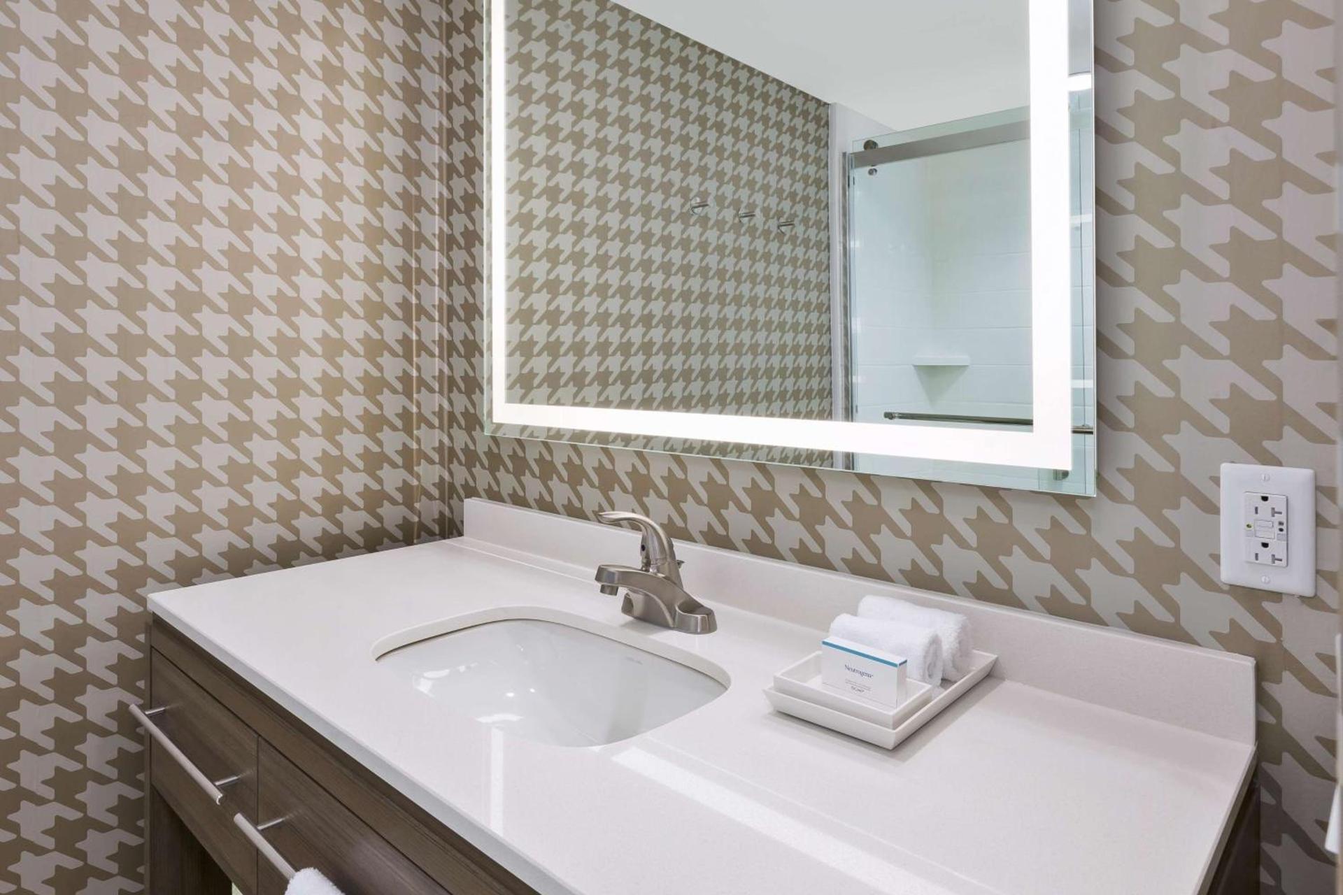 Home2 Suites Wilmington photo 15