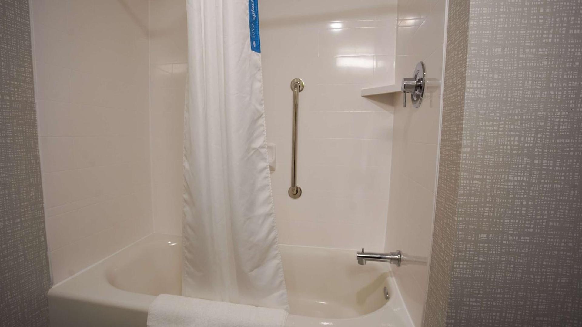 Hampton Inn & Suites St Clairsville, Oh photo 7