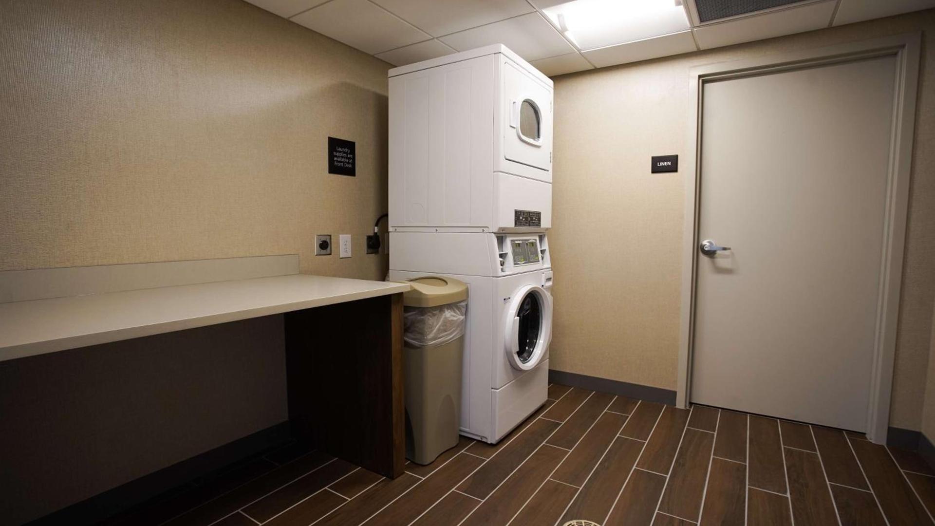 Hampton Inn & Suites St Clairsville, Oh photo 13