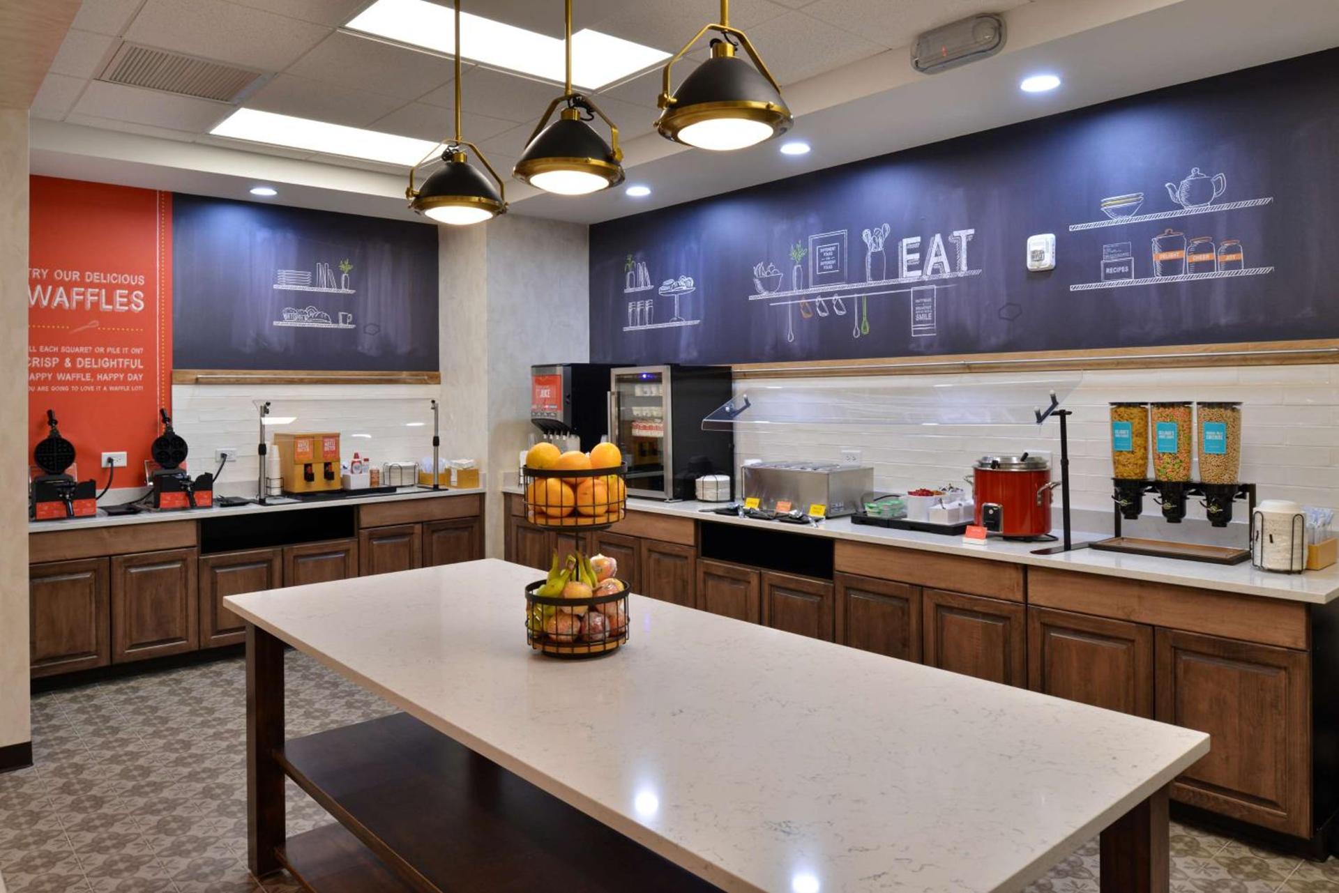 Hampton Inn & Suites Greensboro Downtown, Nc photo 13