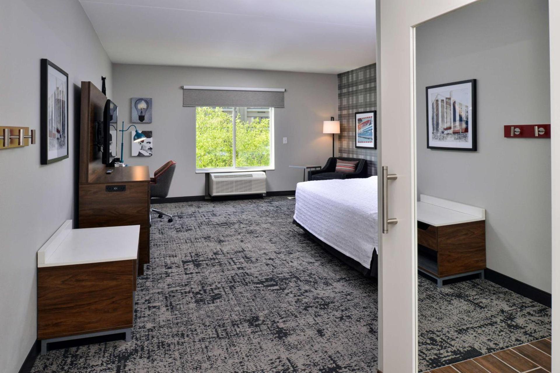 Hampton Inn & Suites Greensboro Downtown, Nc photo 28