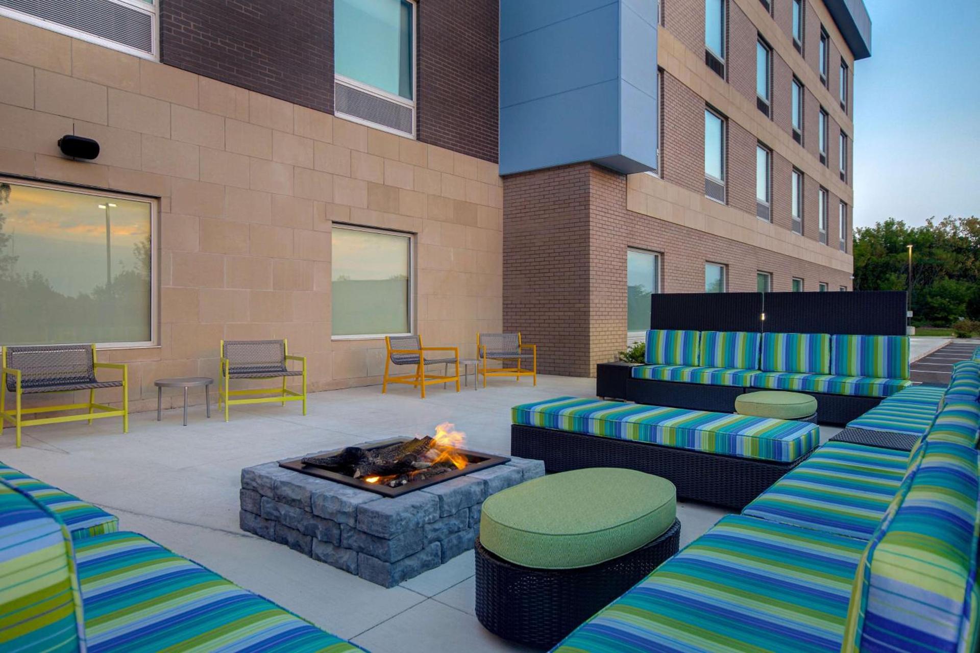 Home2 Suites By Hilton Grand Rapids Airport photo 2