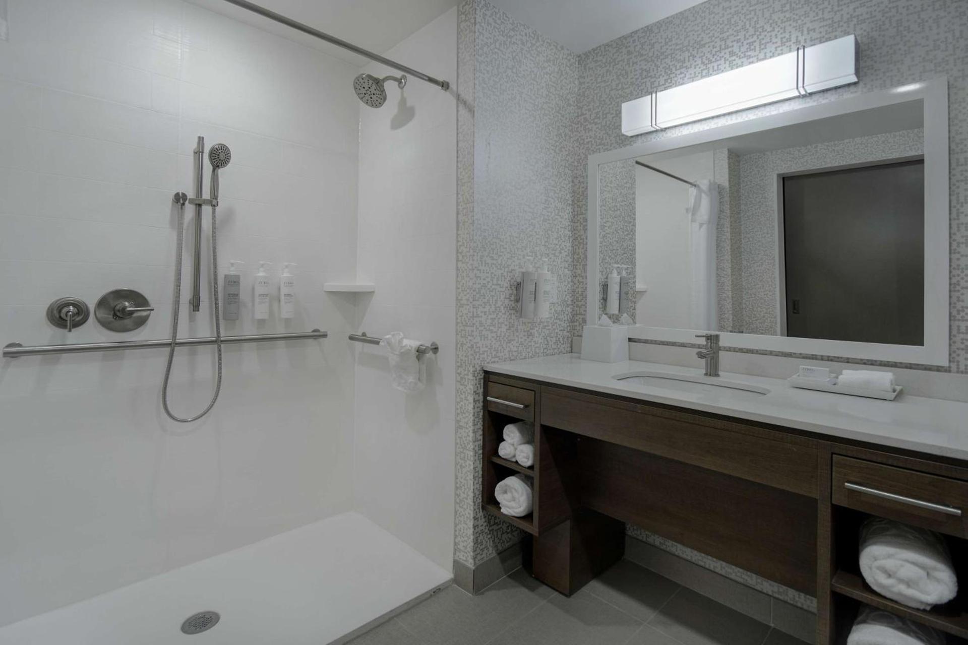 Home2 Suites By Hilton Grand Rapids Airport photo 32