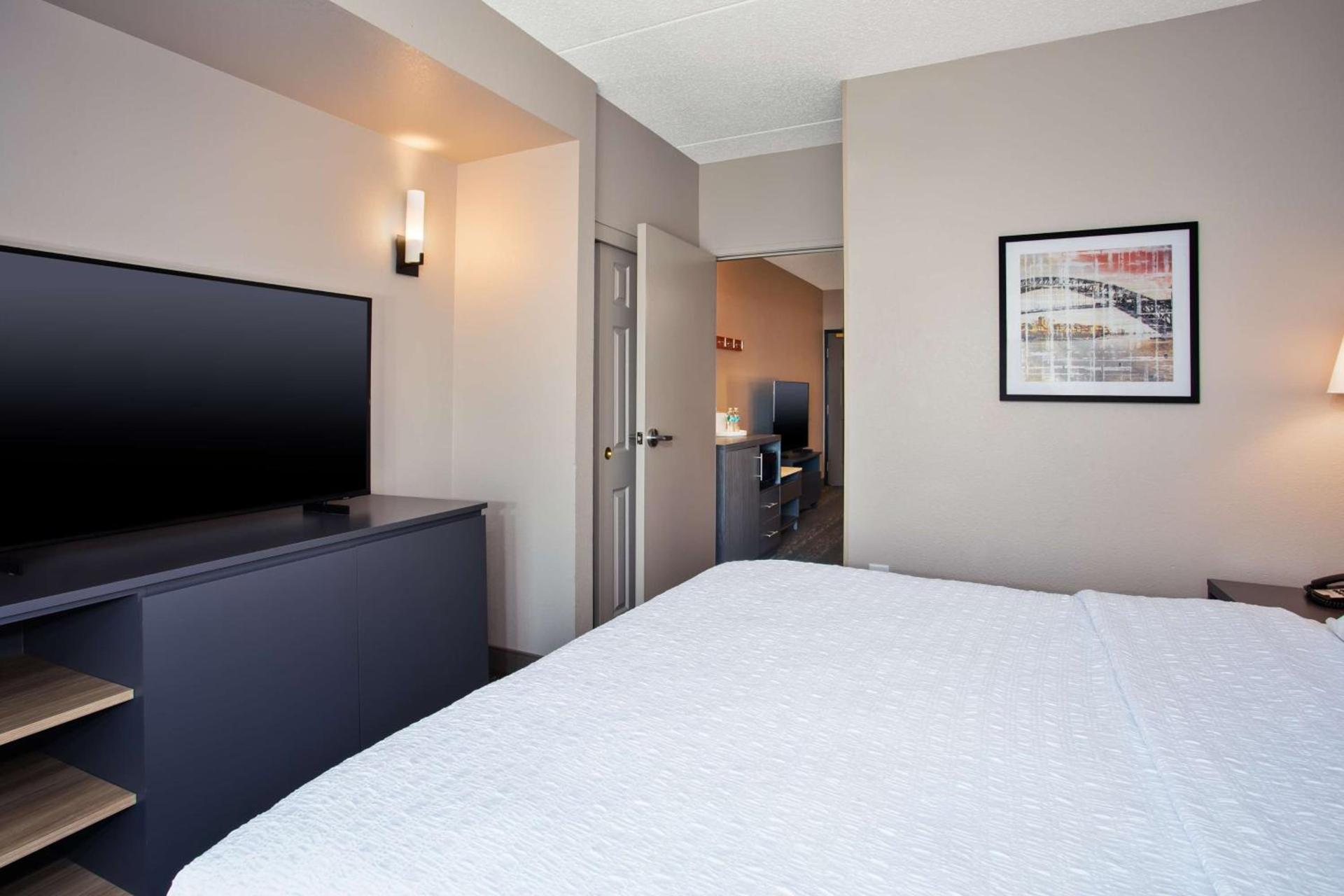 Hampton Inn & Suites By Hilton- Newark Airport Elizabeth photo 12
