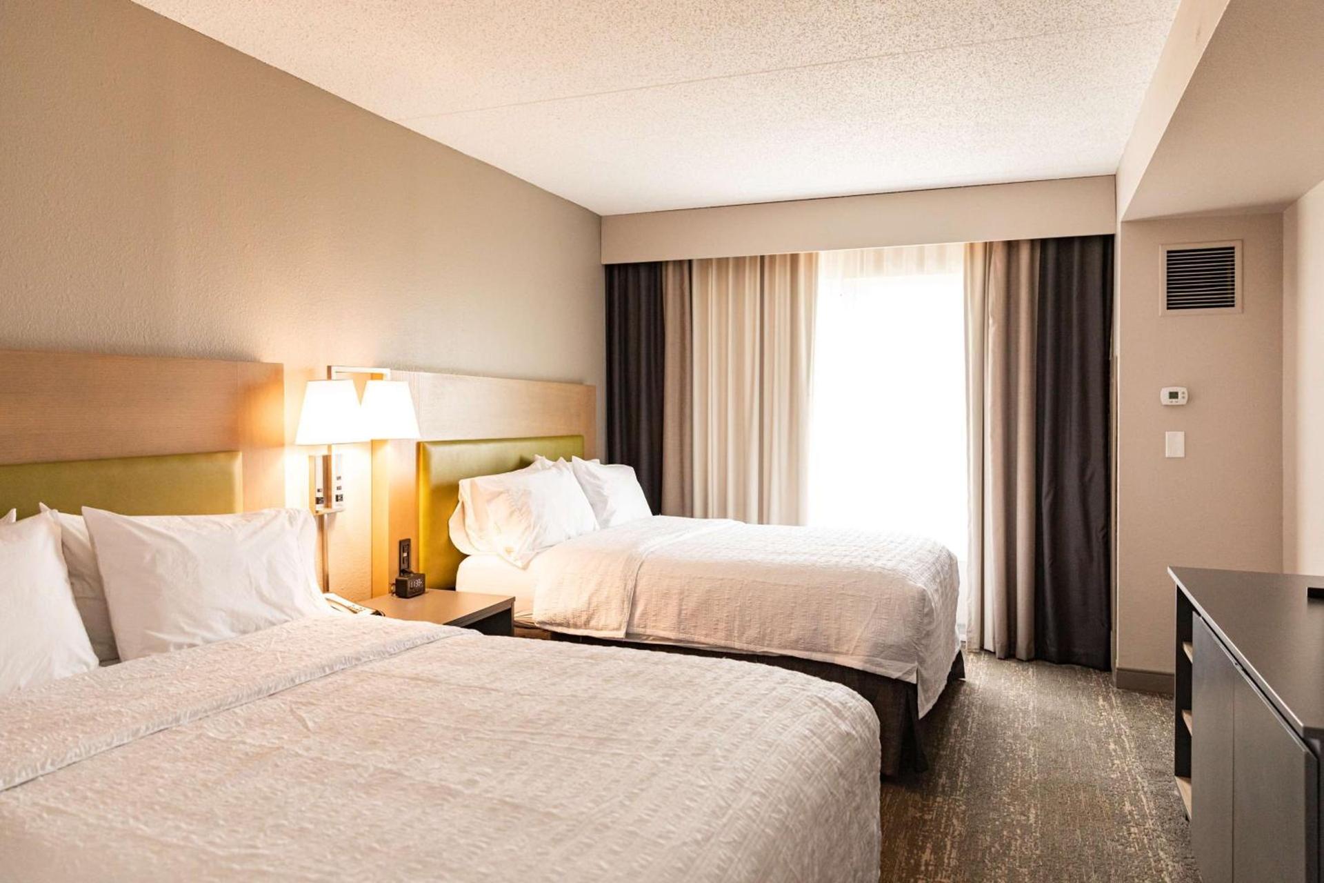 Hampton Inn & Suites By Hilton- Newark Airport Elizabeth photo 25